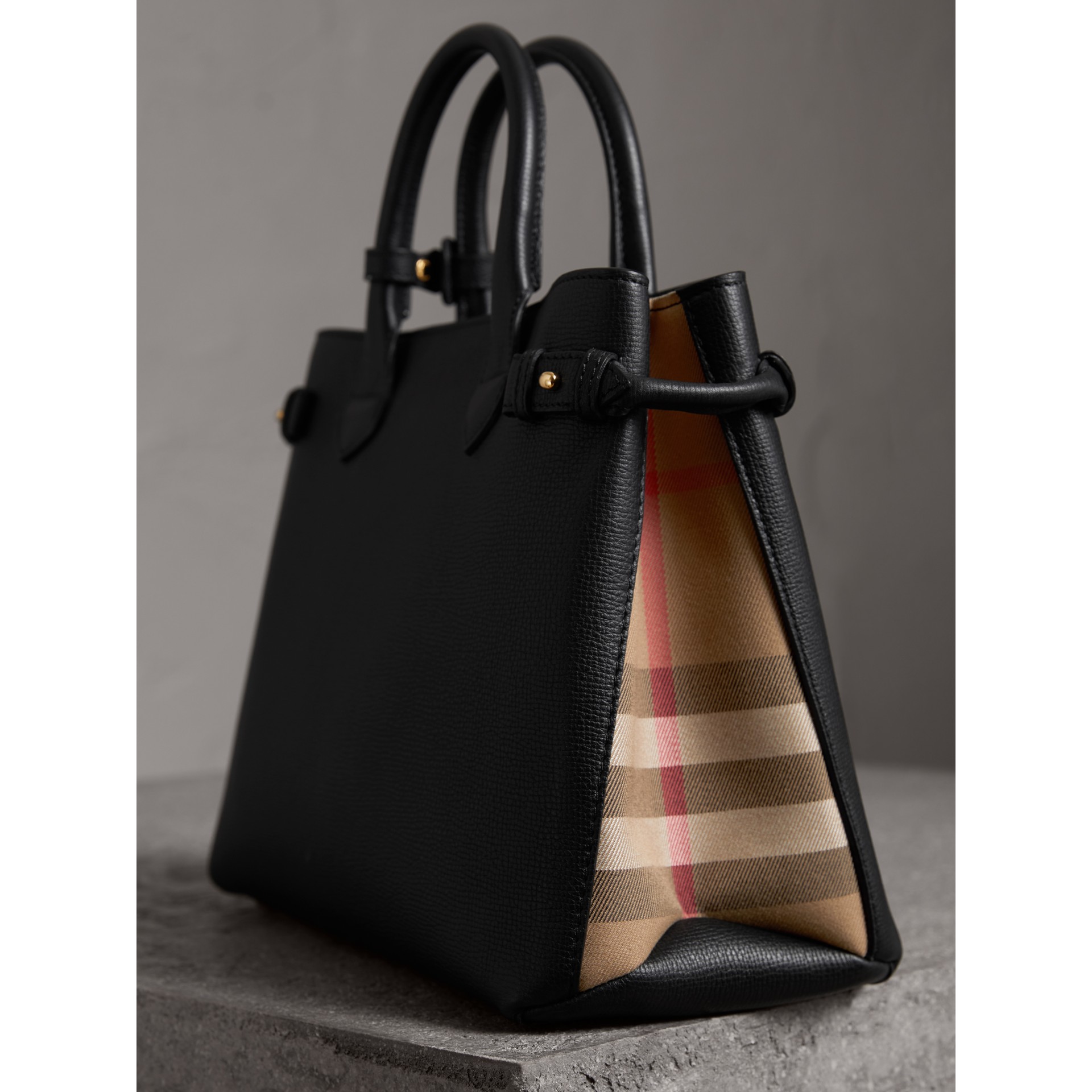 BURBERRY WOMEN'S LEATHER HANDBAG SHOPPING BAG PURSE BANNER, BLACK ...