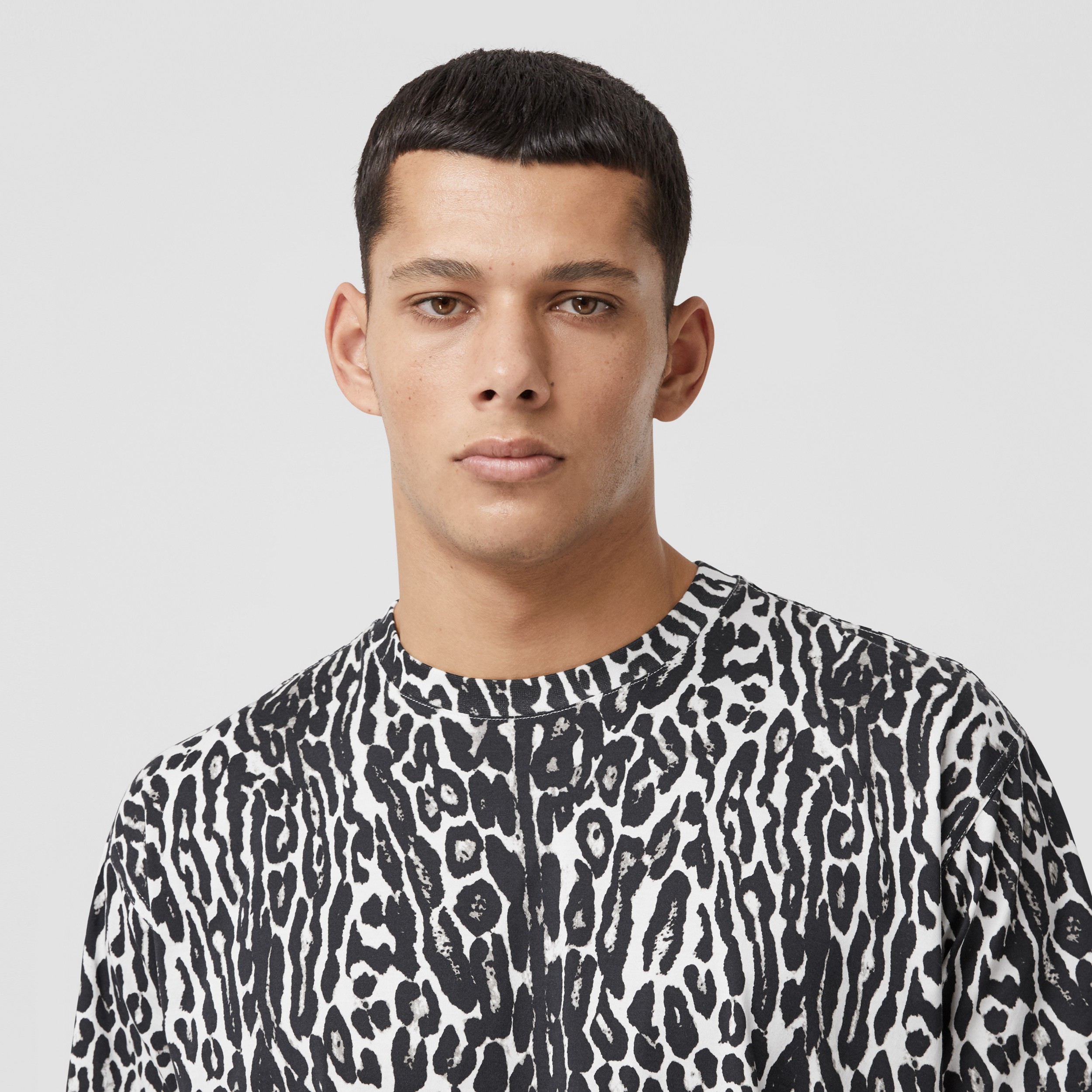 Leopard Print Cotton Oversized T-shirt in Black - Men | Burberry United ...