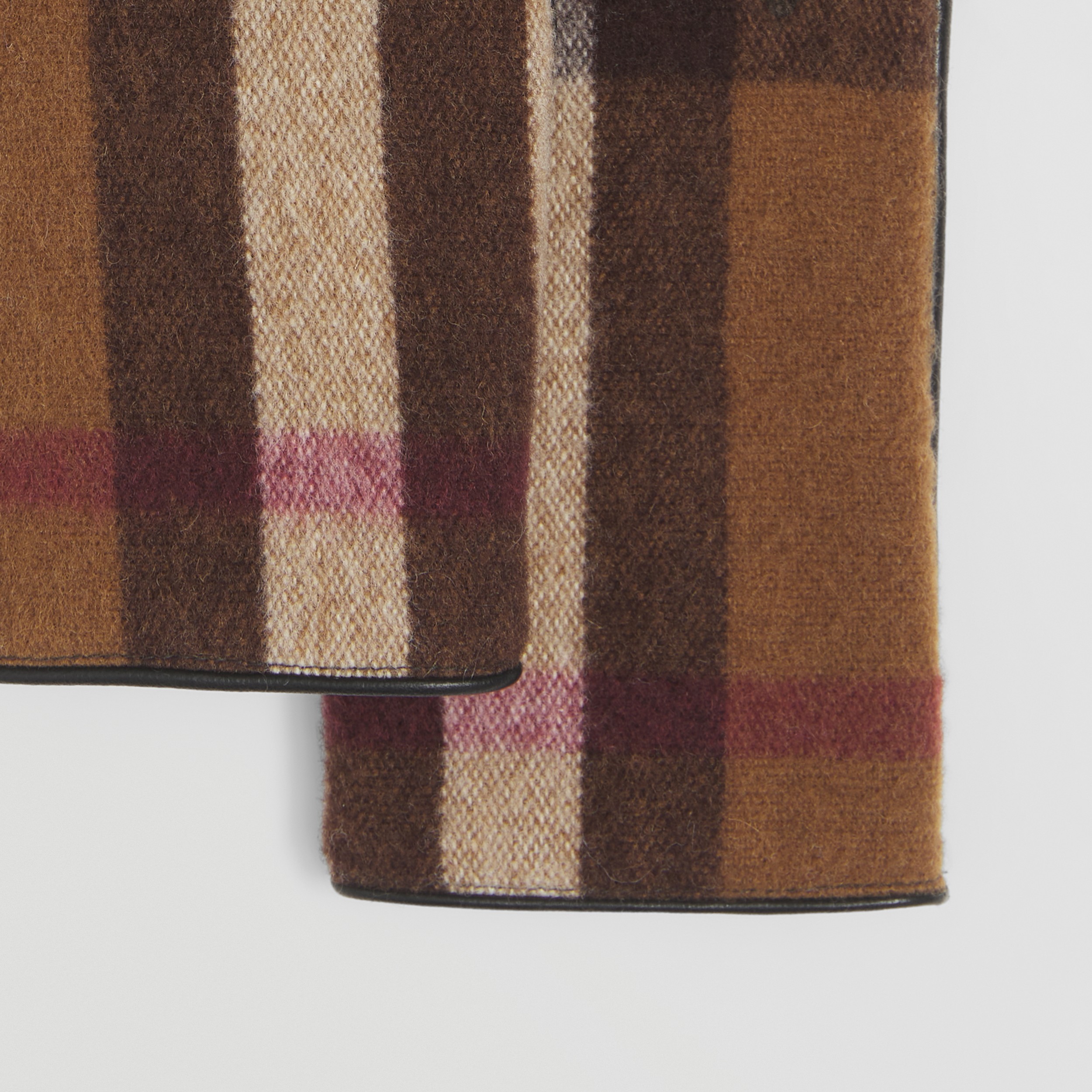 Check Wool and Lambskin Gloves in Birch Brown | Burberry® Official - 2