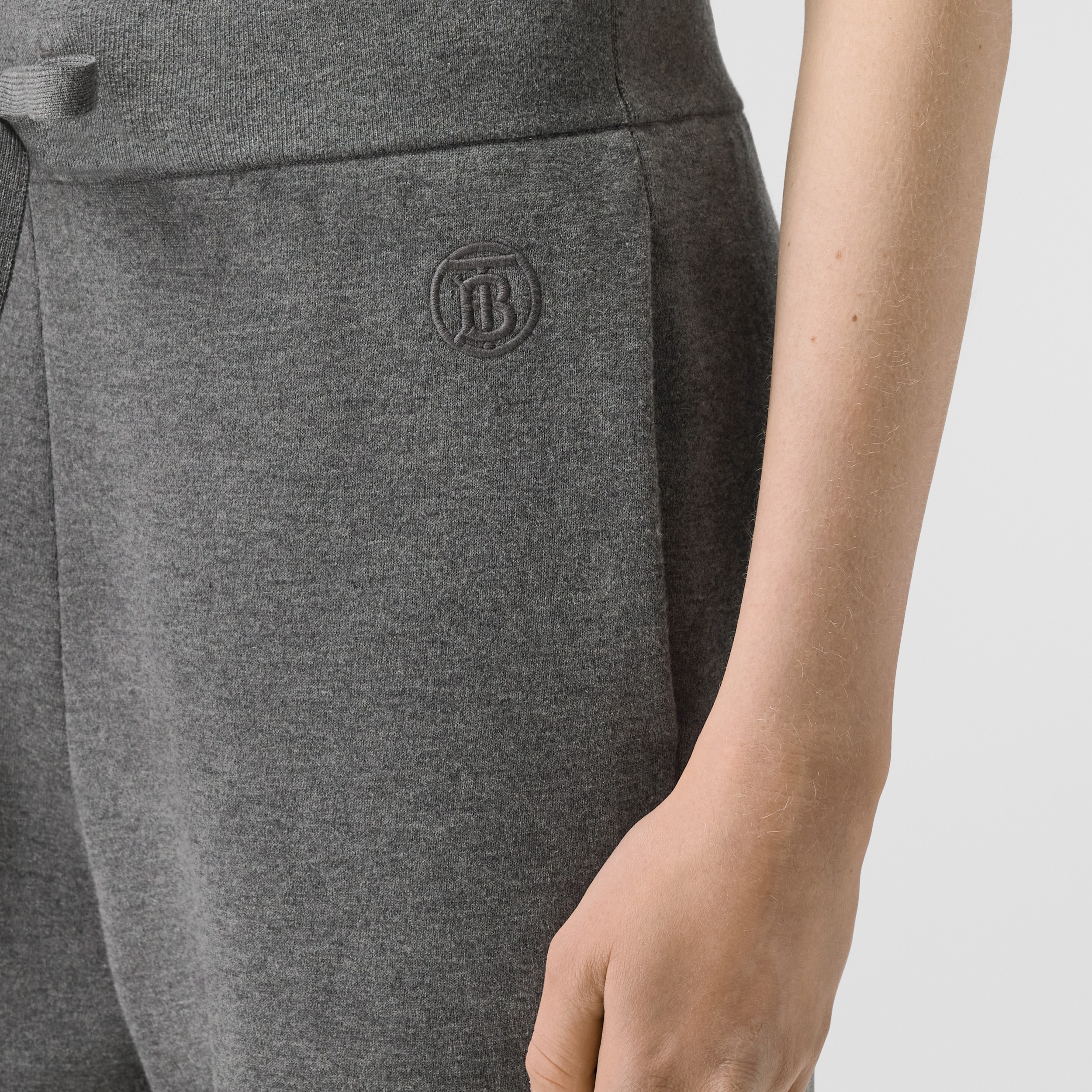 Calças jogger de cashmere com monograma (Cinza Tempestade Mesclado) - Mulheres | Burberry® oficial - 2