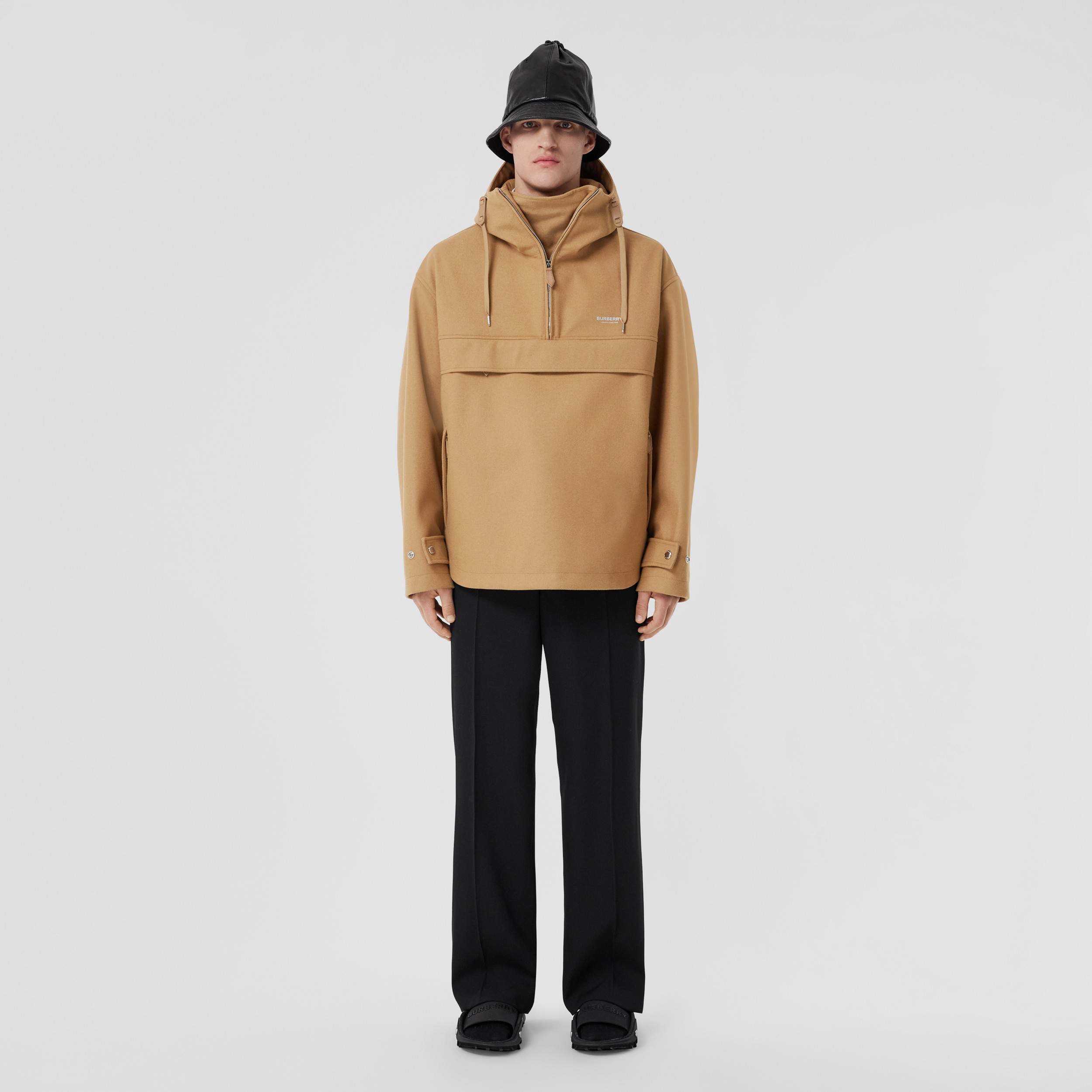 Jaqueta oversize de lã e cashmere com detalhe de logotipo (Camel) - Homens | Burberry® oficial - 1