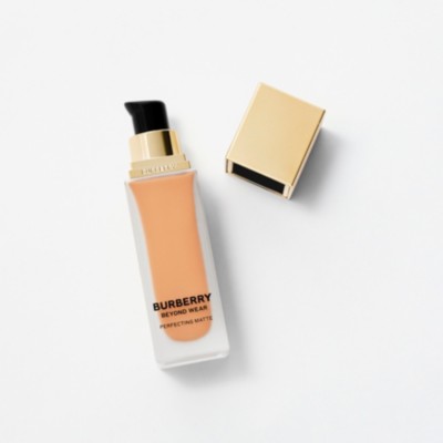 Burberry Beyond Wear Perfecting Matte Foundation - 60 Medium Neutral