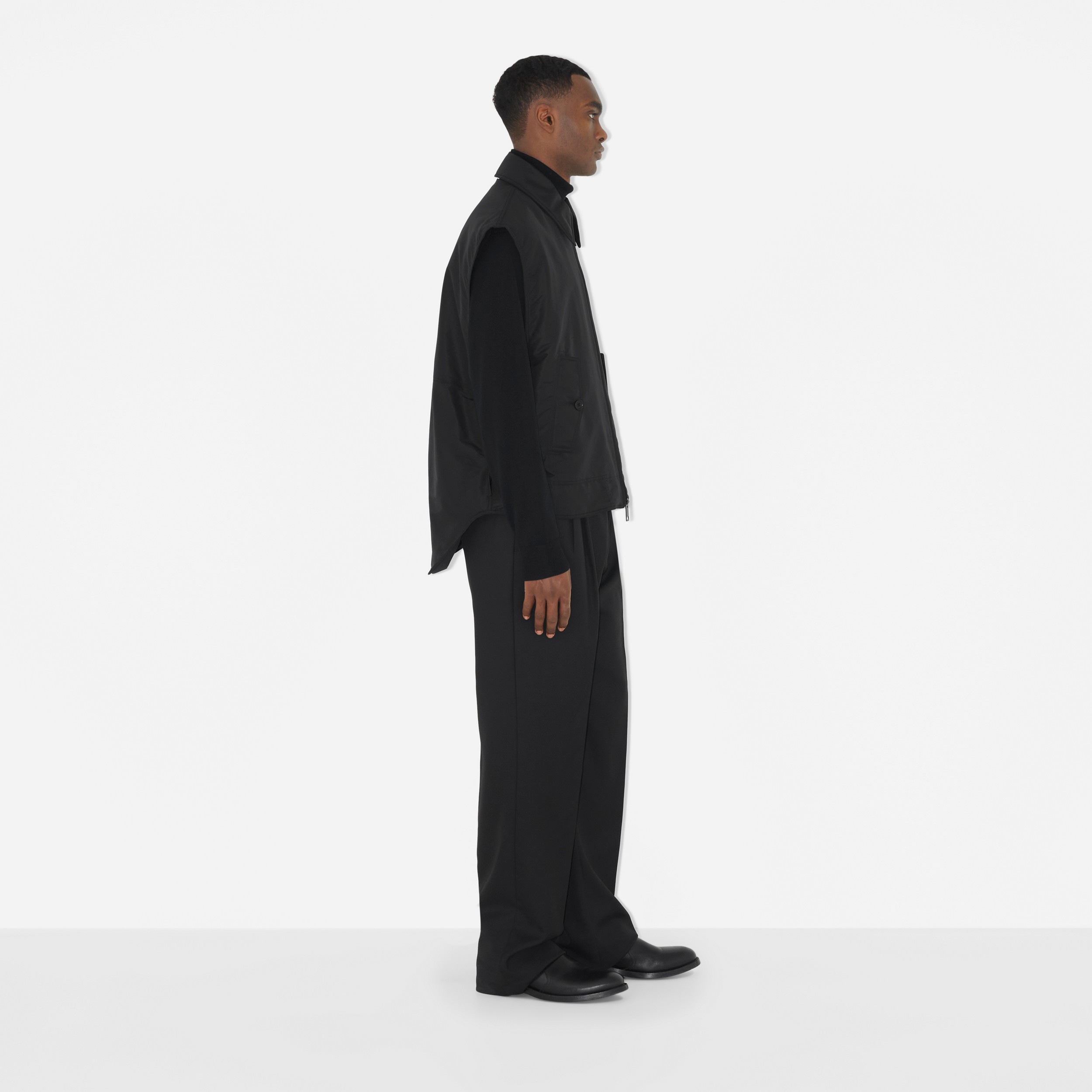 Veste sans manches en nylon avec logo brodé (Noir) - Homme | Site officiel Burberry® - 3
