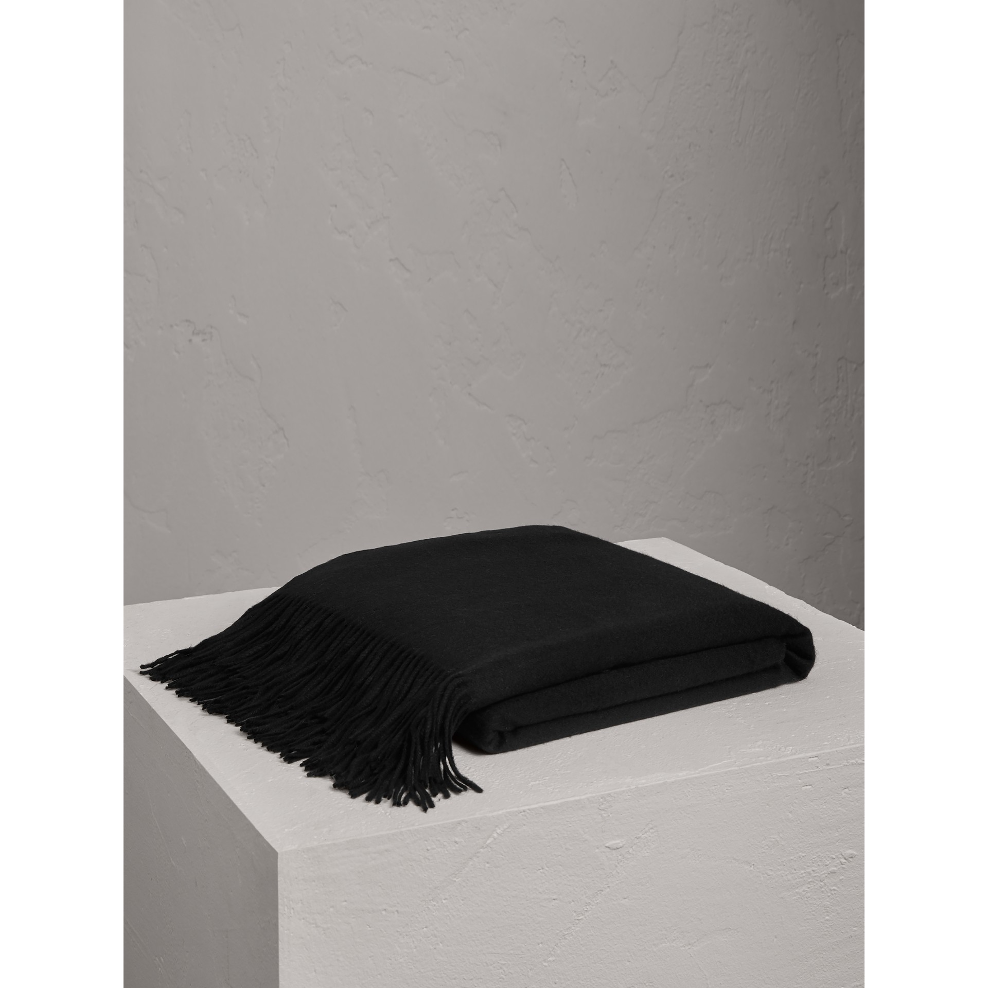 Cashmere Blanket in Black Burberry United States