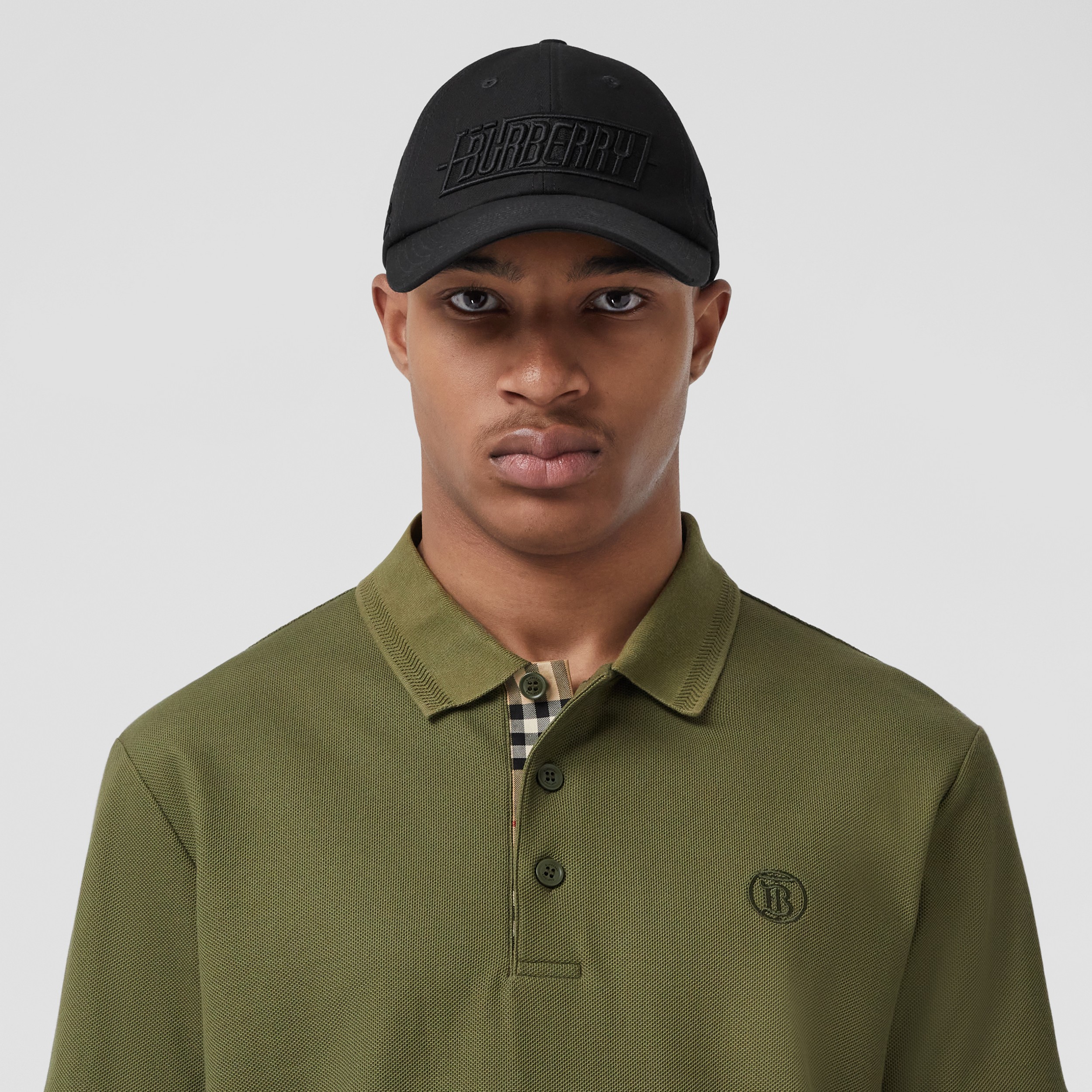 Camisa polo de algodão piquê com estampa de monograma (Verde Oliva) - Homens | Burberry® oficial - 2
