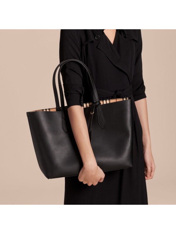 The Medium Reversible Tote in Haymarket Check and Leather in Black - Women | Burberry United States