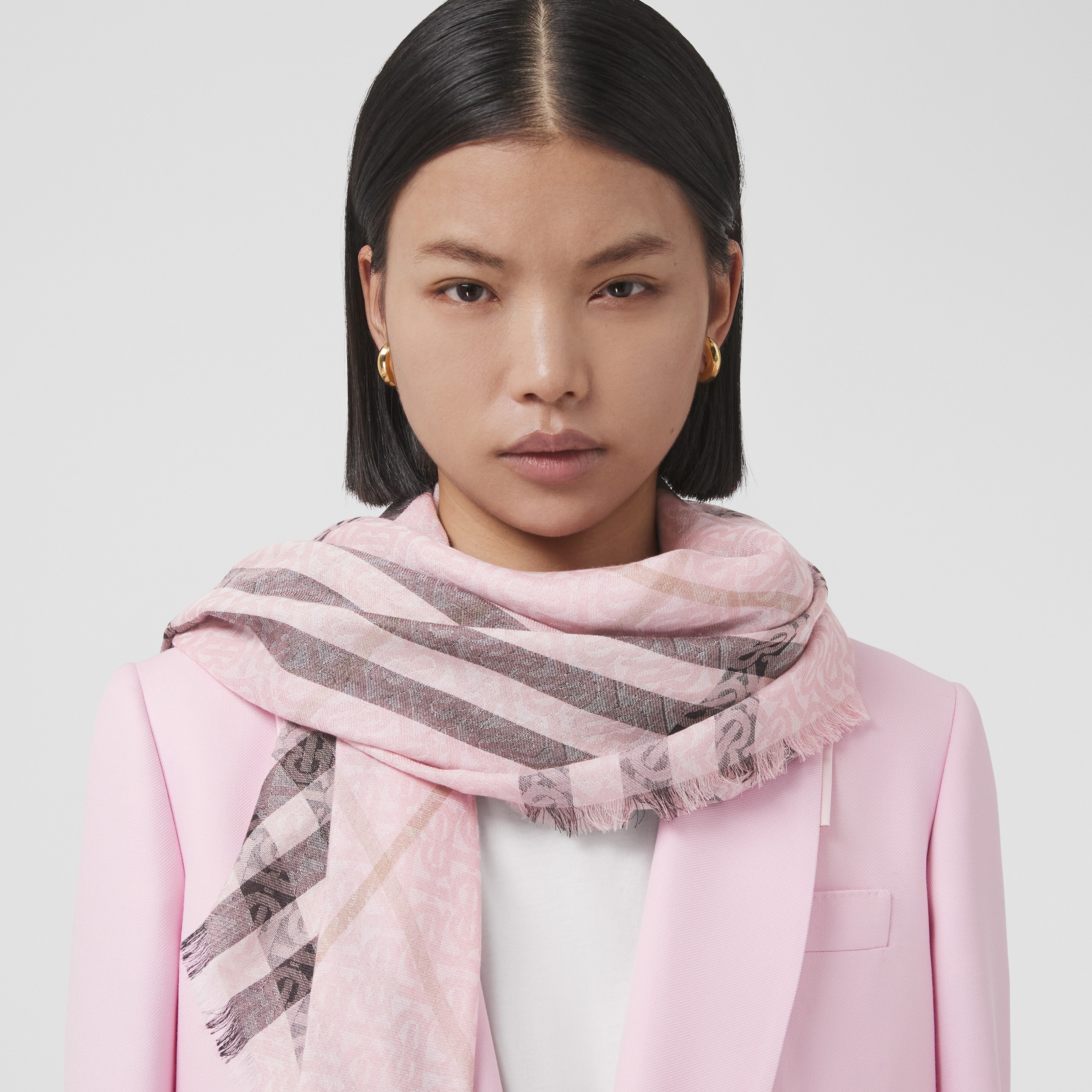 Pañuelo ligero en lana y seda con collage (Rosa Alabastro) | Burberry® oficial - 3