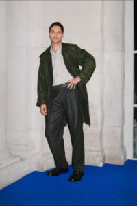 Nicholas Hoult no desfile Inverno 2025 da Burberry