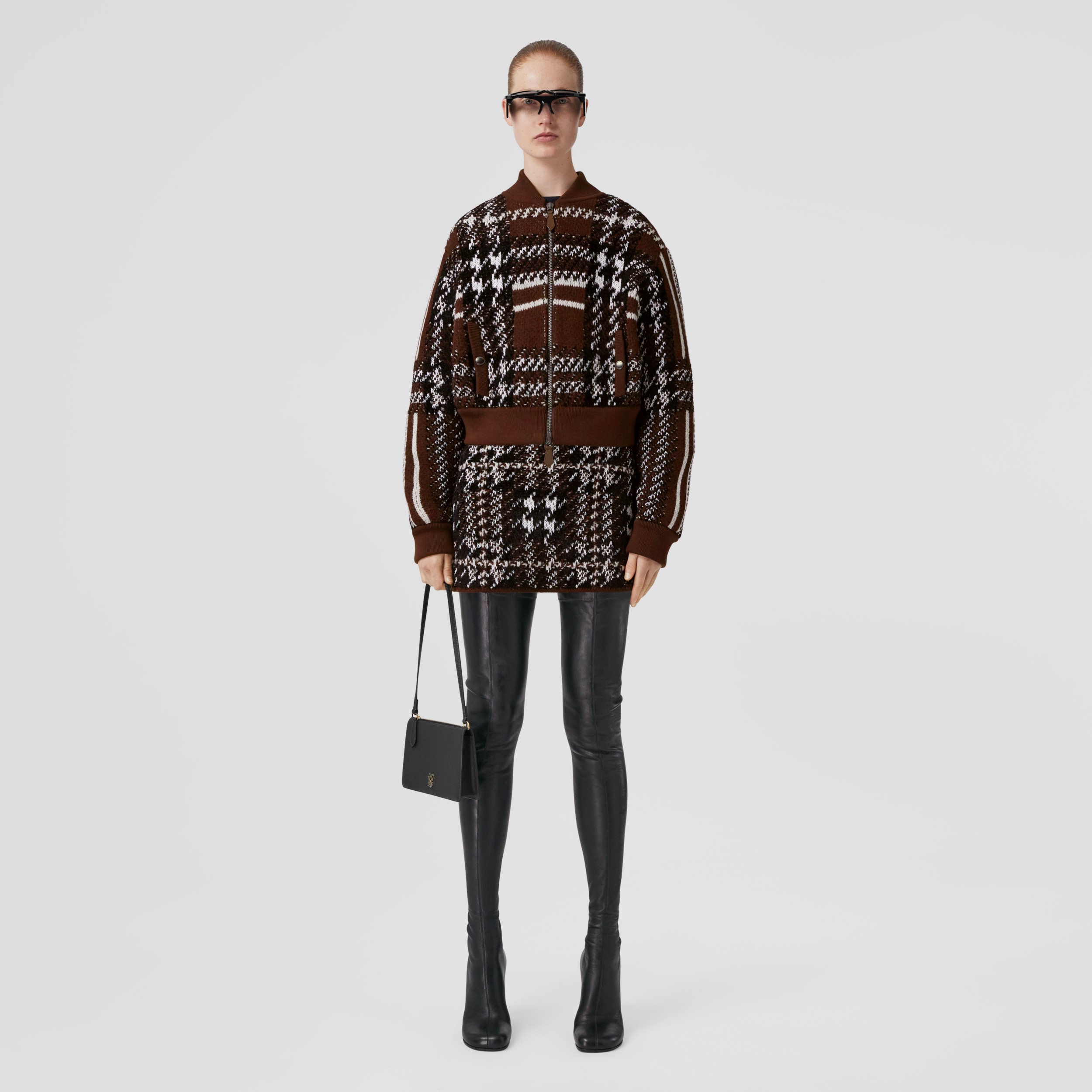 Minissaia de lã em pied-de-poule com logotipo em jacquard (Marrom Trufa Escuro) - Mulheres | Burberry® oficial - 1