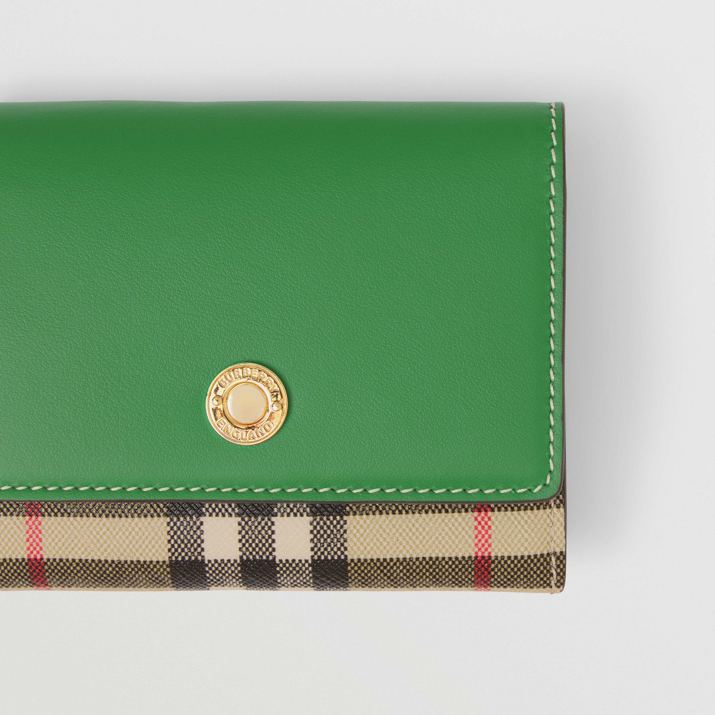 Petit portefeuille à rabat en cuir et Vintage check (Beige D'archive/vert Lierre) - Femme | Site officiel Burberry® - 2
