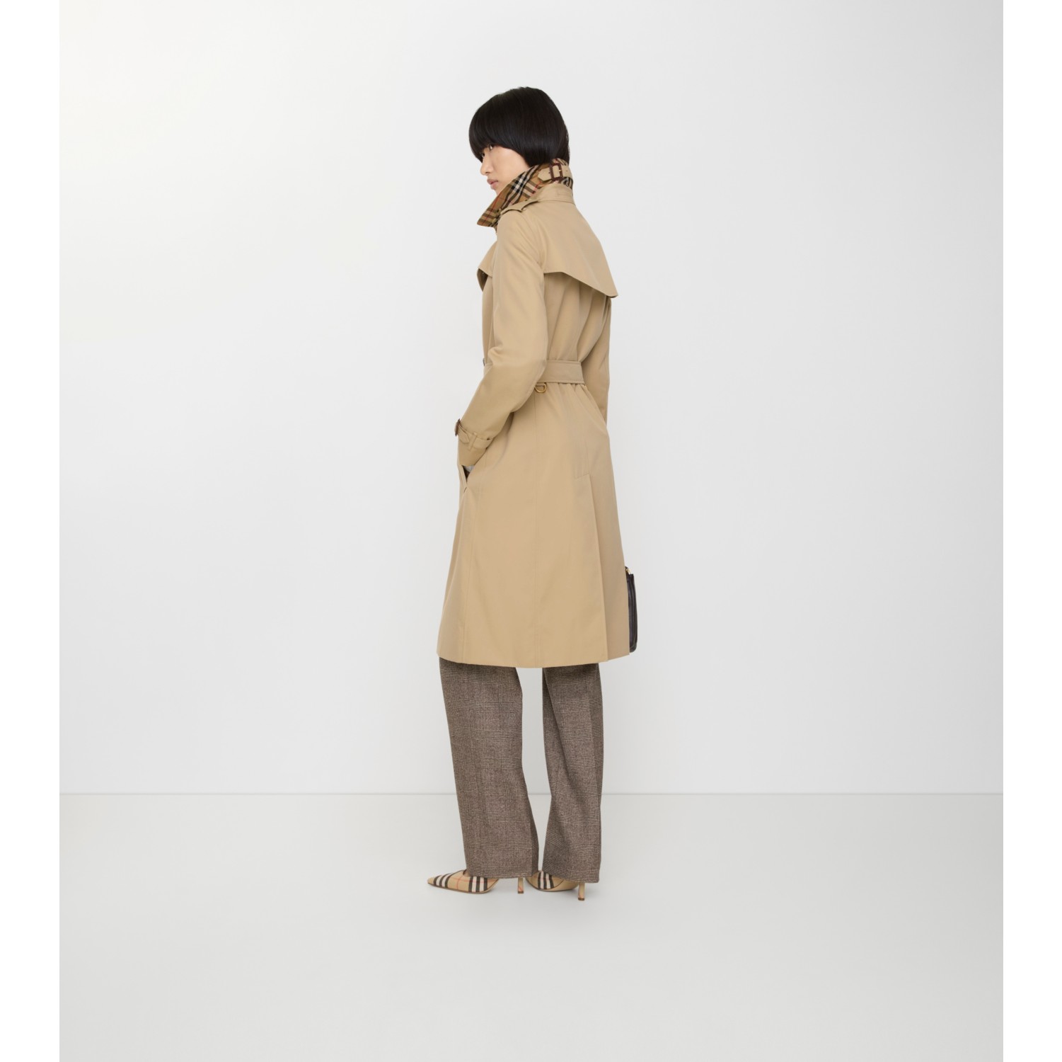 Long Chelsea Heritage Trench Coat in Honey beige - Women, Cotton Gabardine | Burberry® Official