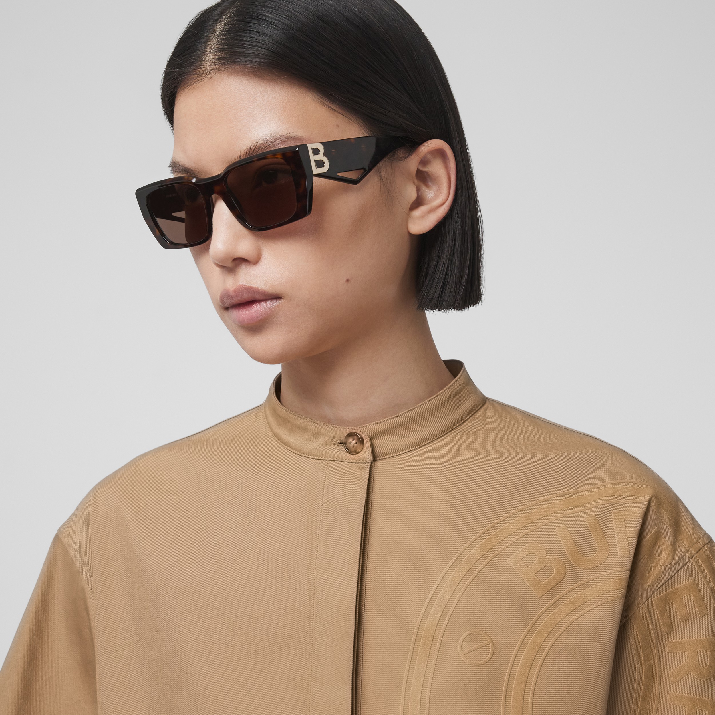 Rechteckige Sonnenbrille mit B-Motiv und Kette (Schildpattfarben) - Damen | Burberry® - 3