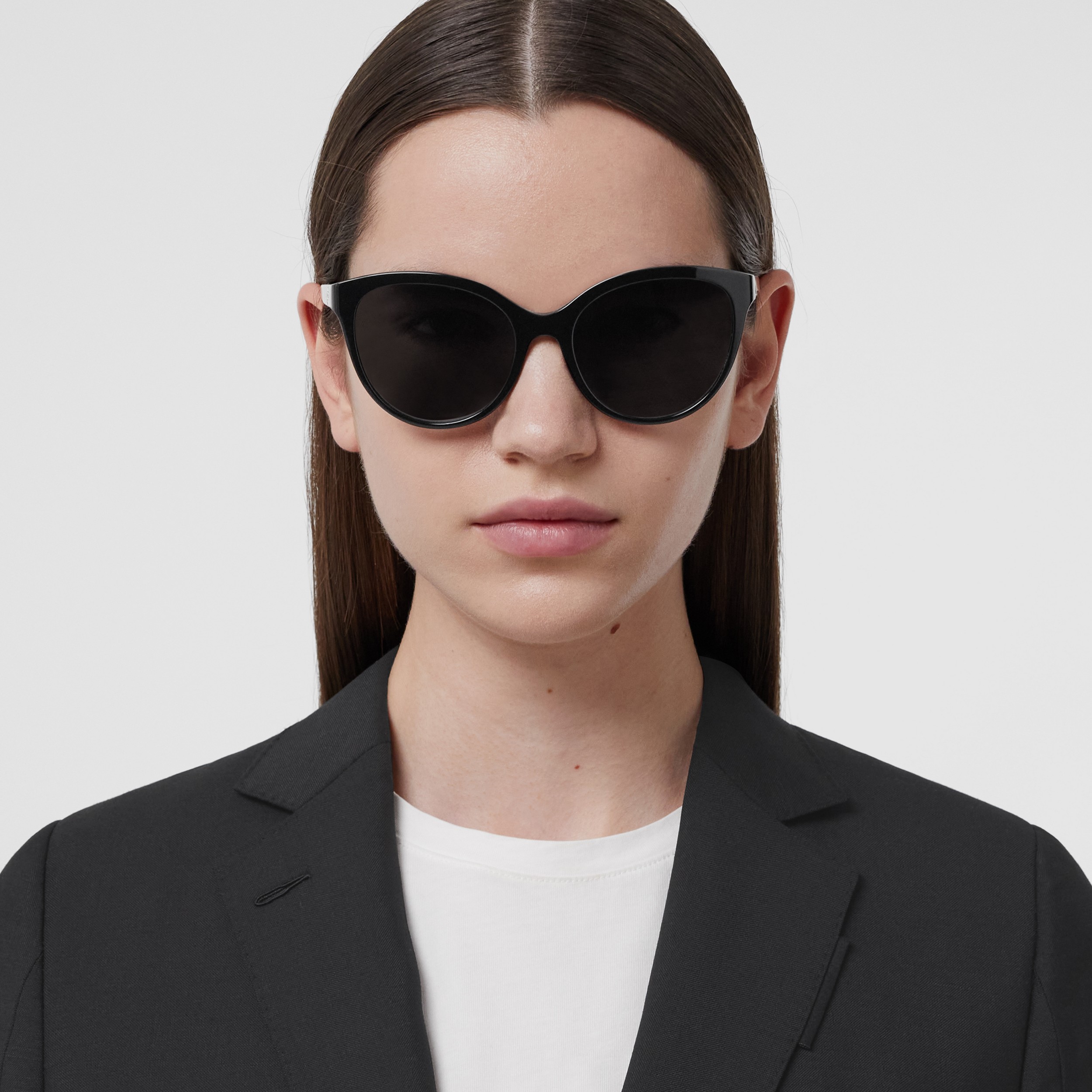 Cat-Eye-Sonnenbrille mit Monogrammmotiv (Schwarz) - Damen | Burberry® - 3