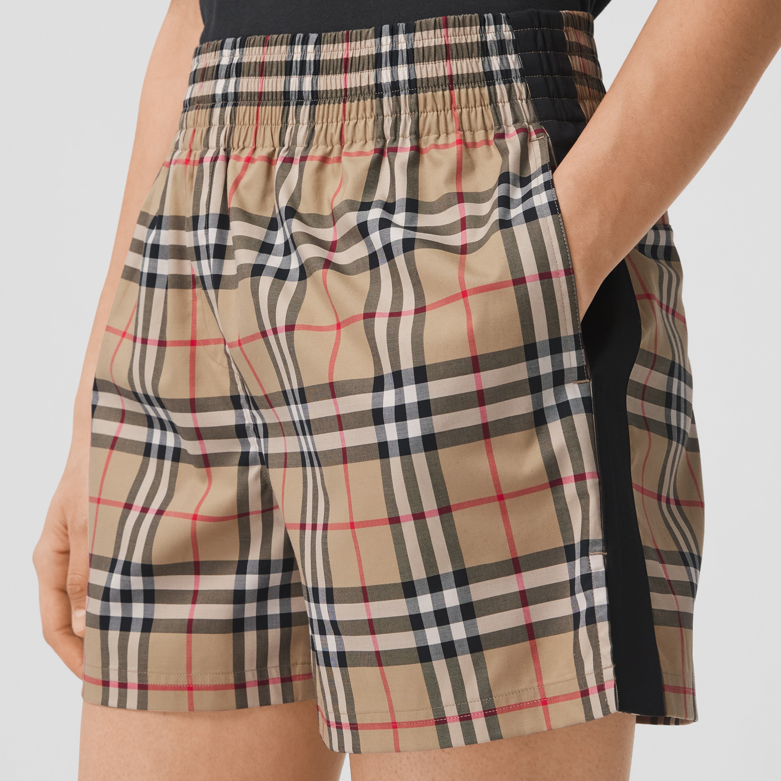 Short en coton stretch Vintage check avec bandes latérales Coton Burberry Femme Vêtements Shorts Mini shorts 