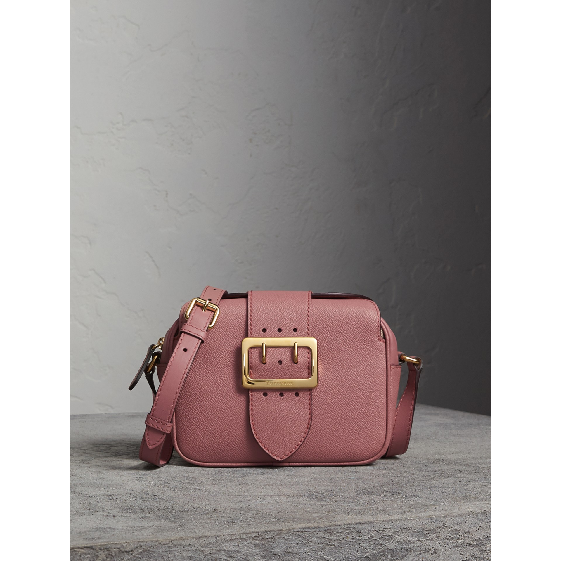 The Small Buckle Crossbody Bag in Leather in Dusty Pink Burberry