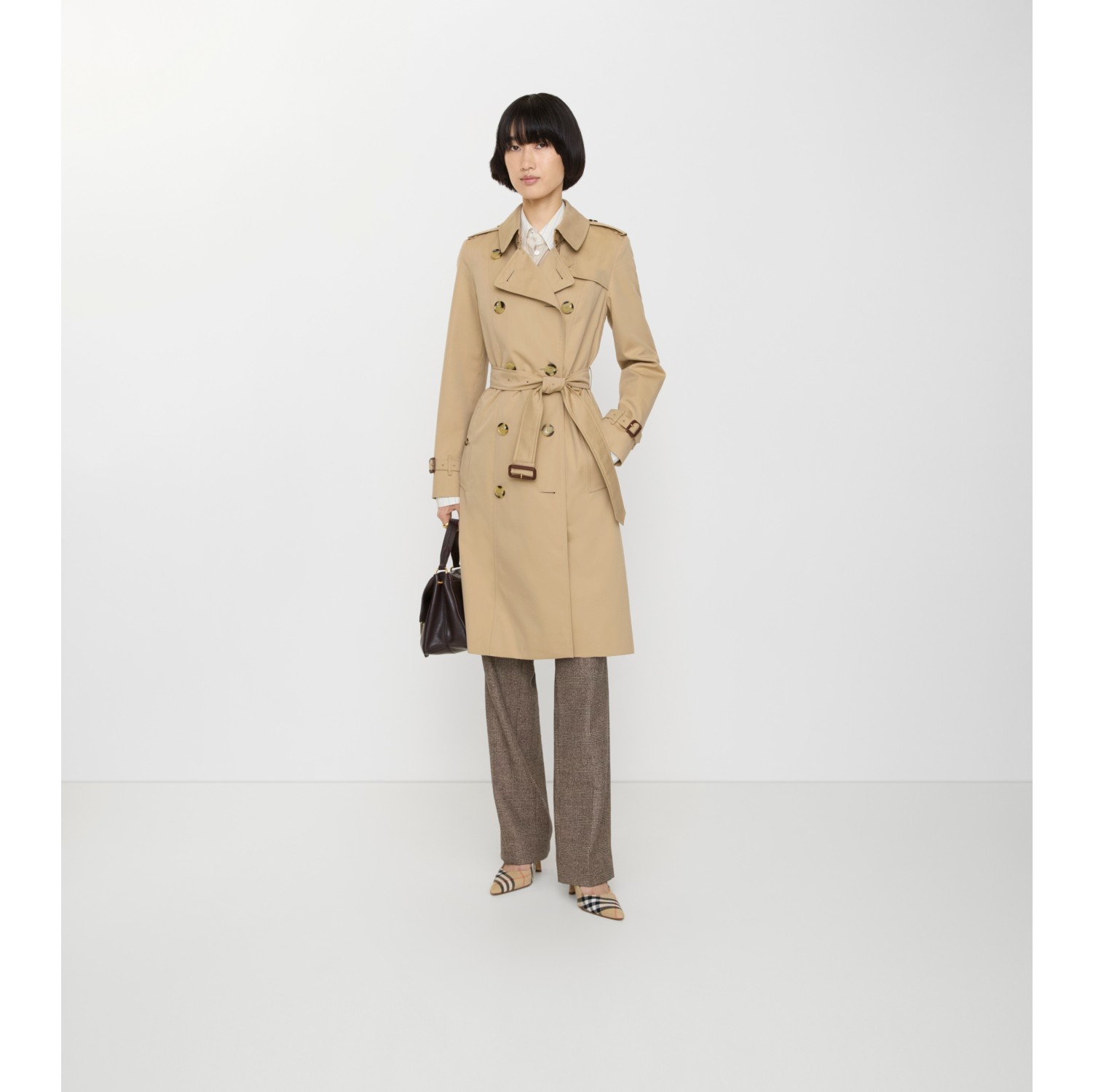 Long Chelsea Heritage Trench Coat in Honey beige - Women, Cotton Gabardine | Burberry® Official
