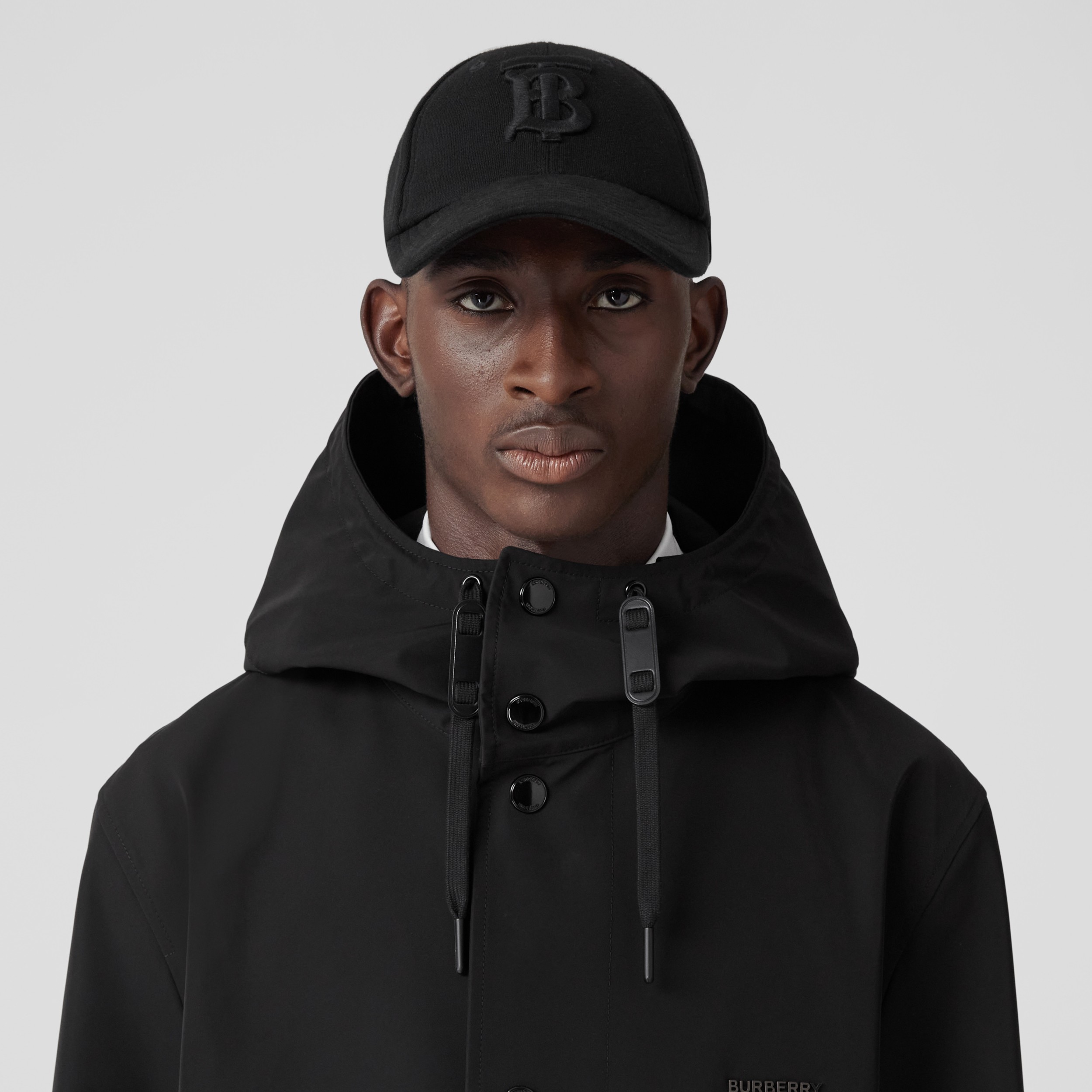 Parka capucha y detalle de logotipo (Negro) - Hombre | Burberry® oficial