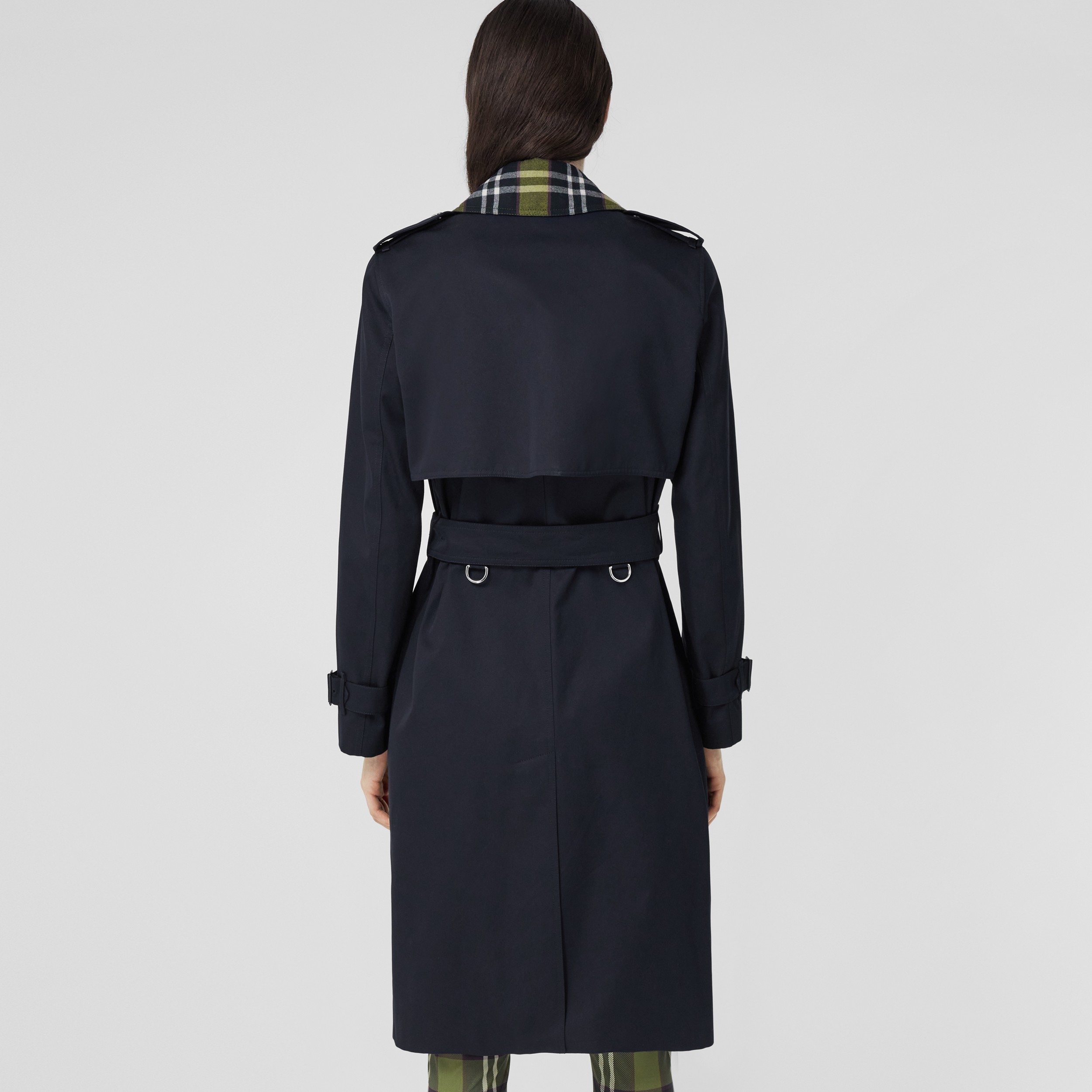 Trench coat de gabardine de algodão com recorte xadrez (Azul Carvão) - Mulheres | Burberry® oficial - 3