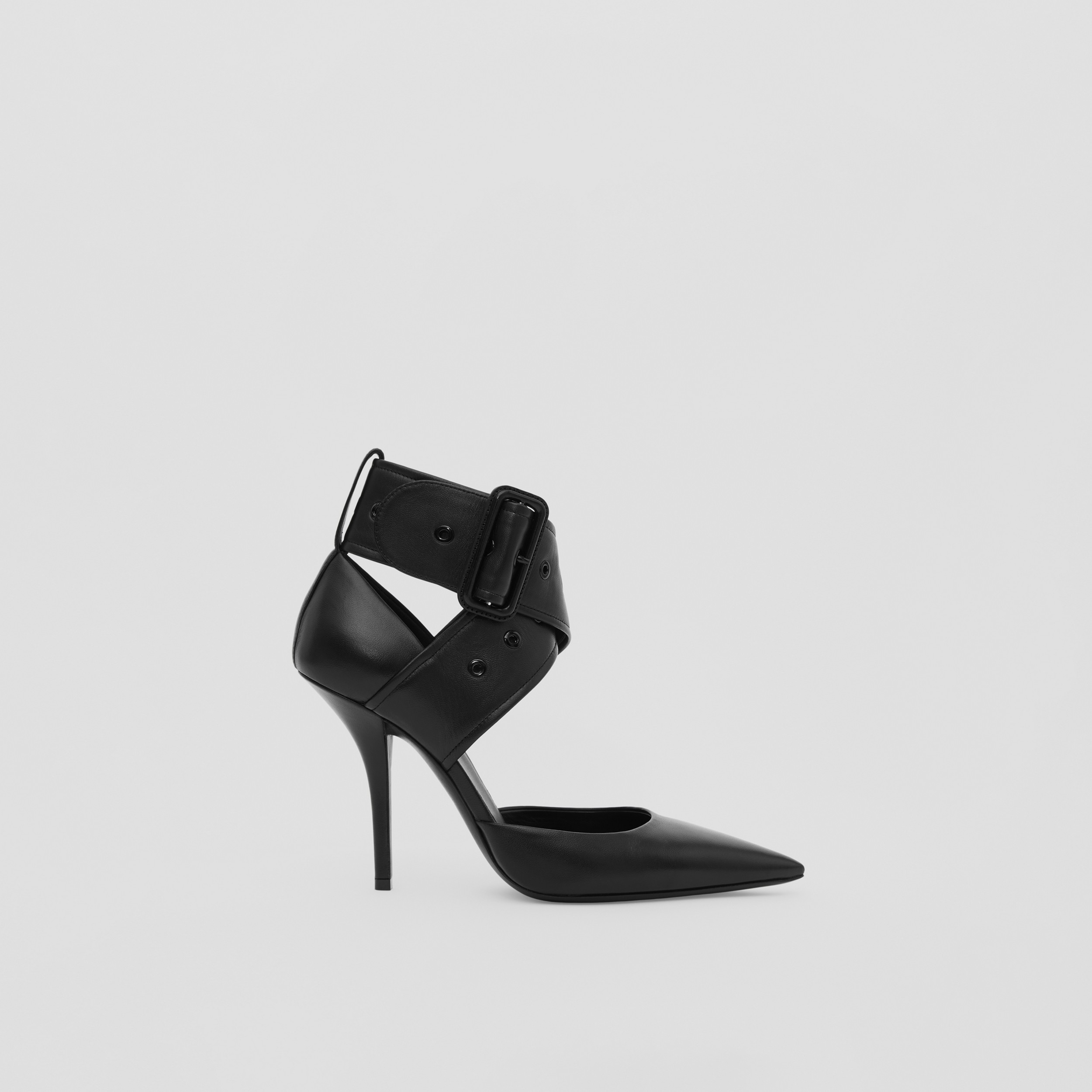 Zapatos de tacón en piel con puntera en pico y correa (Negro) | Burberry® oficial - 1