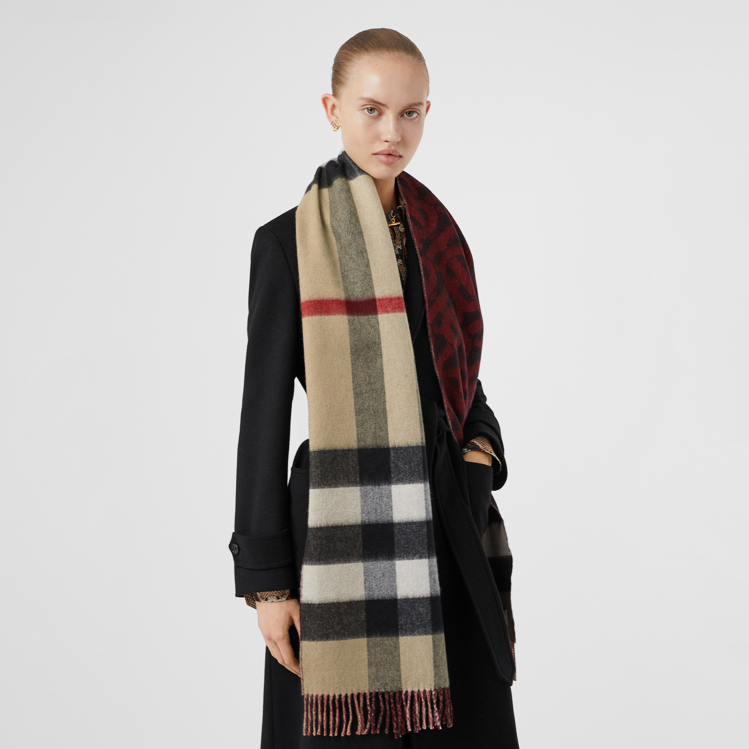 Reversible Check and Monogram Cashmere Scarf in Bright Red | Burberry® Official - 3