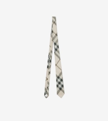 Burberry tie 100% shops silk, hand sewn.