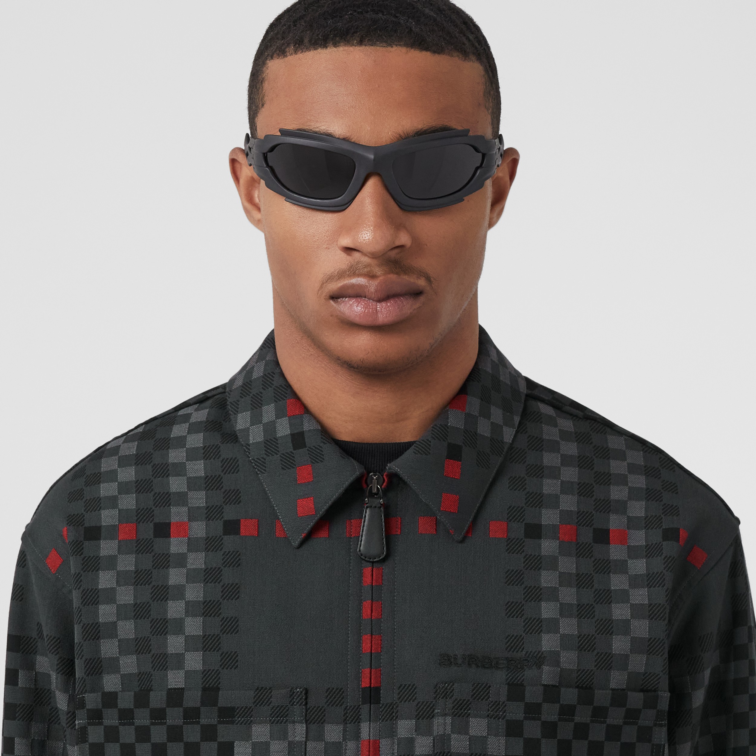 Camisa com zíper frontal de algodão e lã em estampa xadrez pixelada (Cinza Trovão Escuro) - Homens | Burberry® oficial - 4