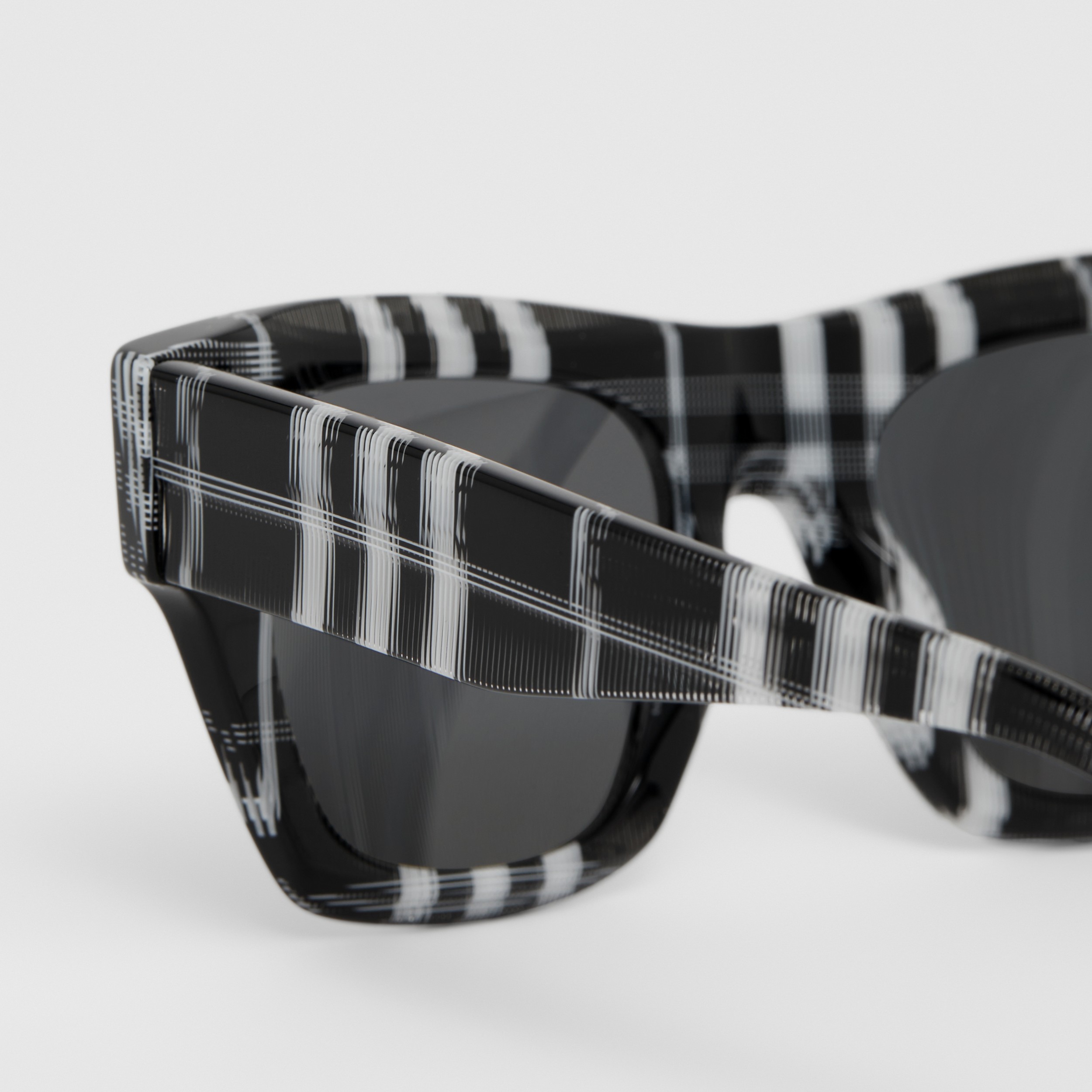 Óculos de sol com armação quadrada (Preto/branco) - Homens | Burberry® oficial - 2