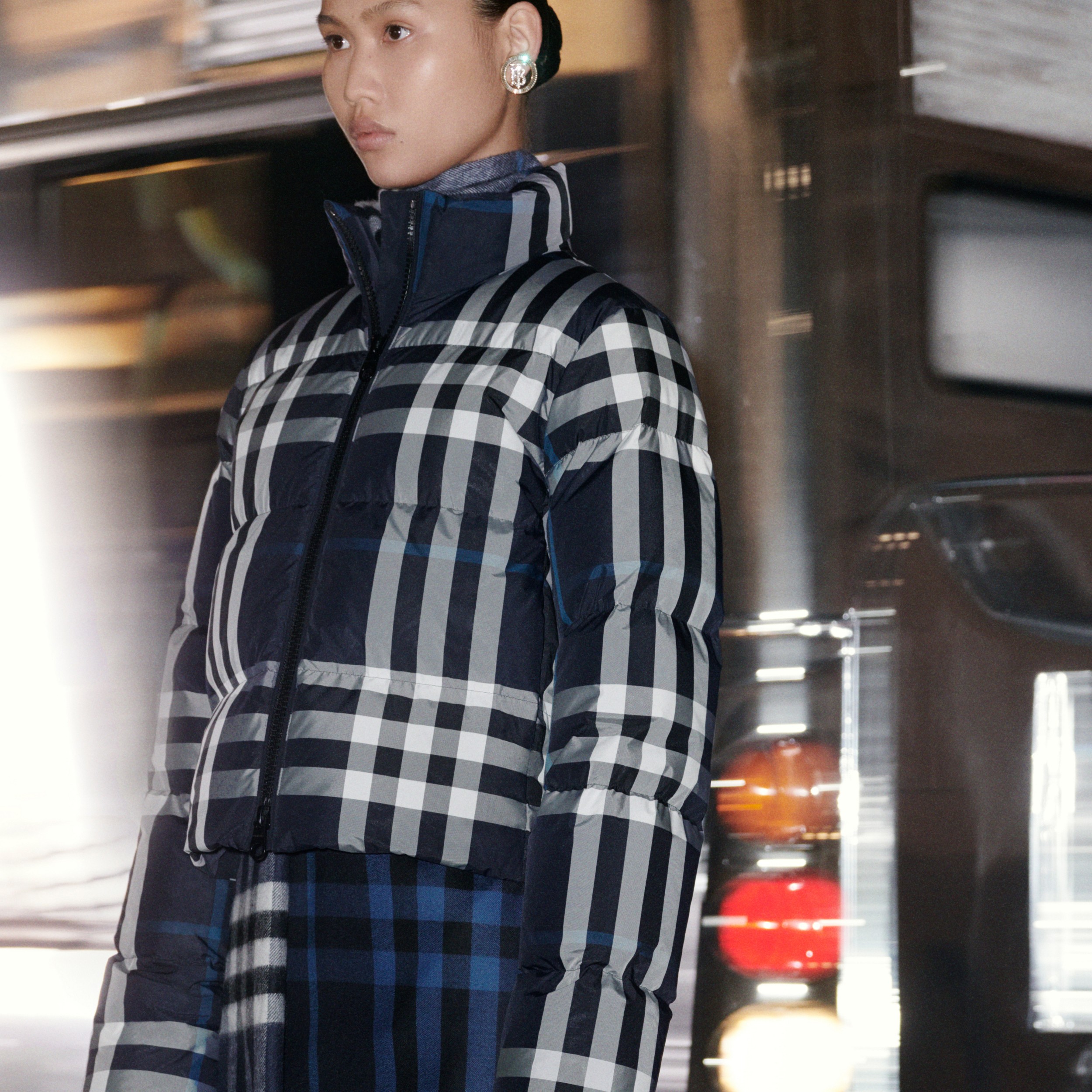 Night Check Cropped Puffer Jacket in Dark Charcoal Blue/white - Women | Burberry® Official - 2