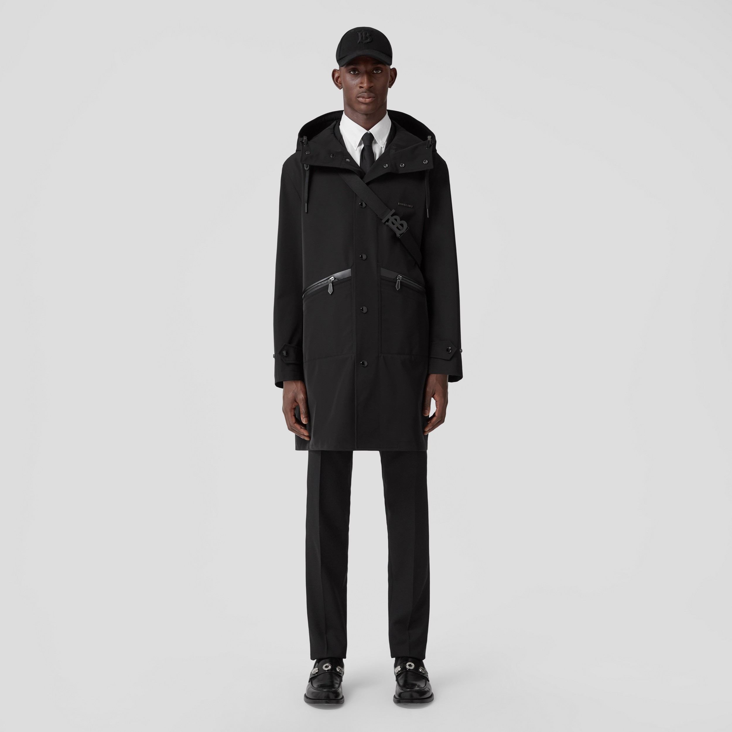 Parka oversize con capucha y detalle de logotipo (Negro) - Hombre | Burberry® oficial - 1