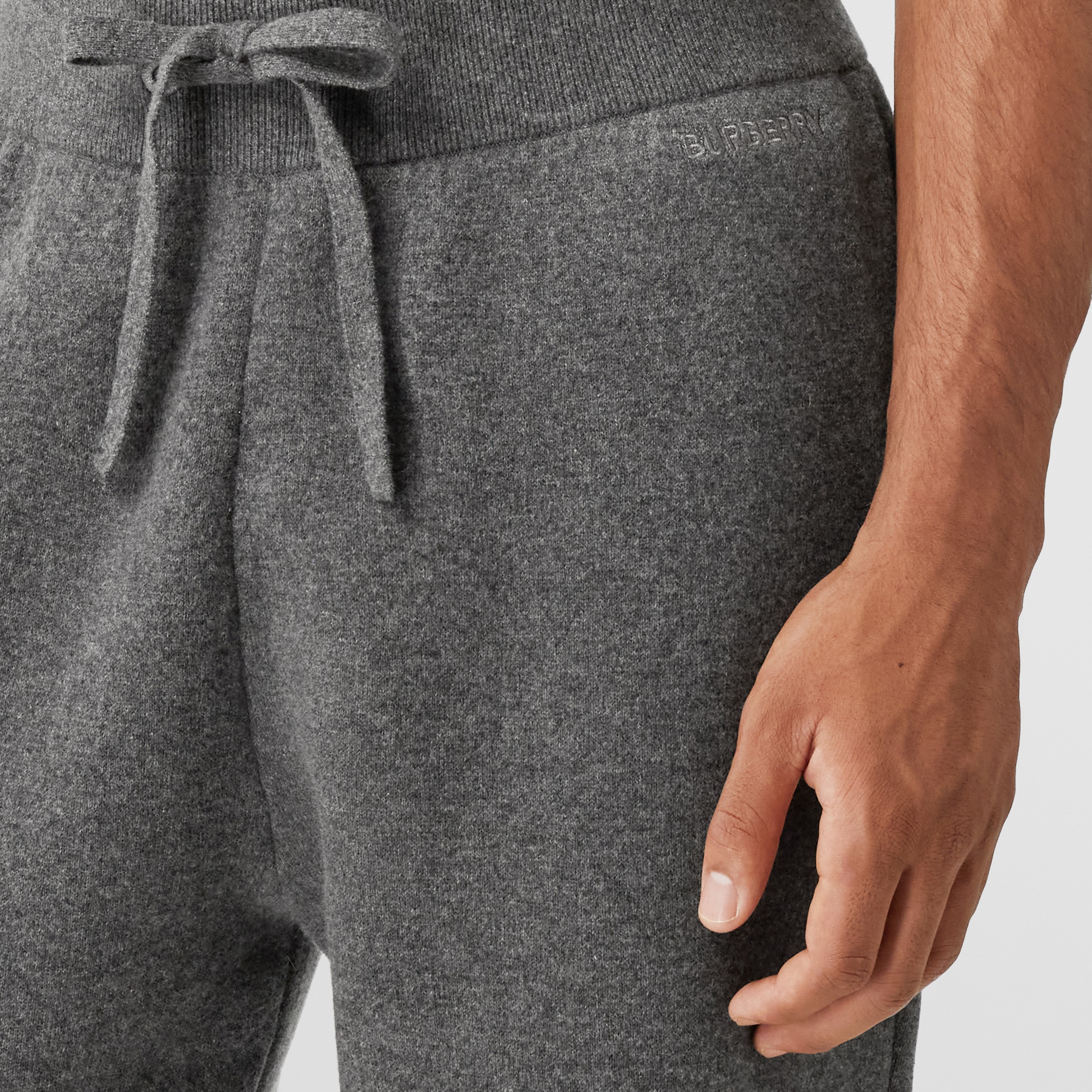 Pantaloni da jogging in cashmere (Mélange Selce) - Uomo | Sito ufficiale Burberry® - 2