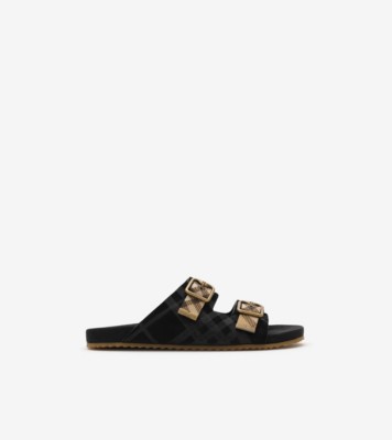 7FB4AE67-8B7C-403B-B93B-