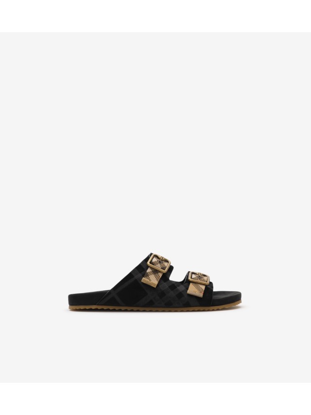 7FB4AE67-8B7C-403B-B93B-