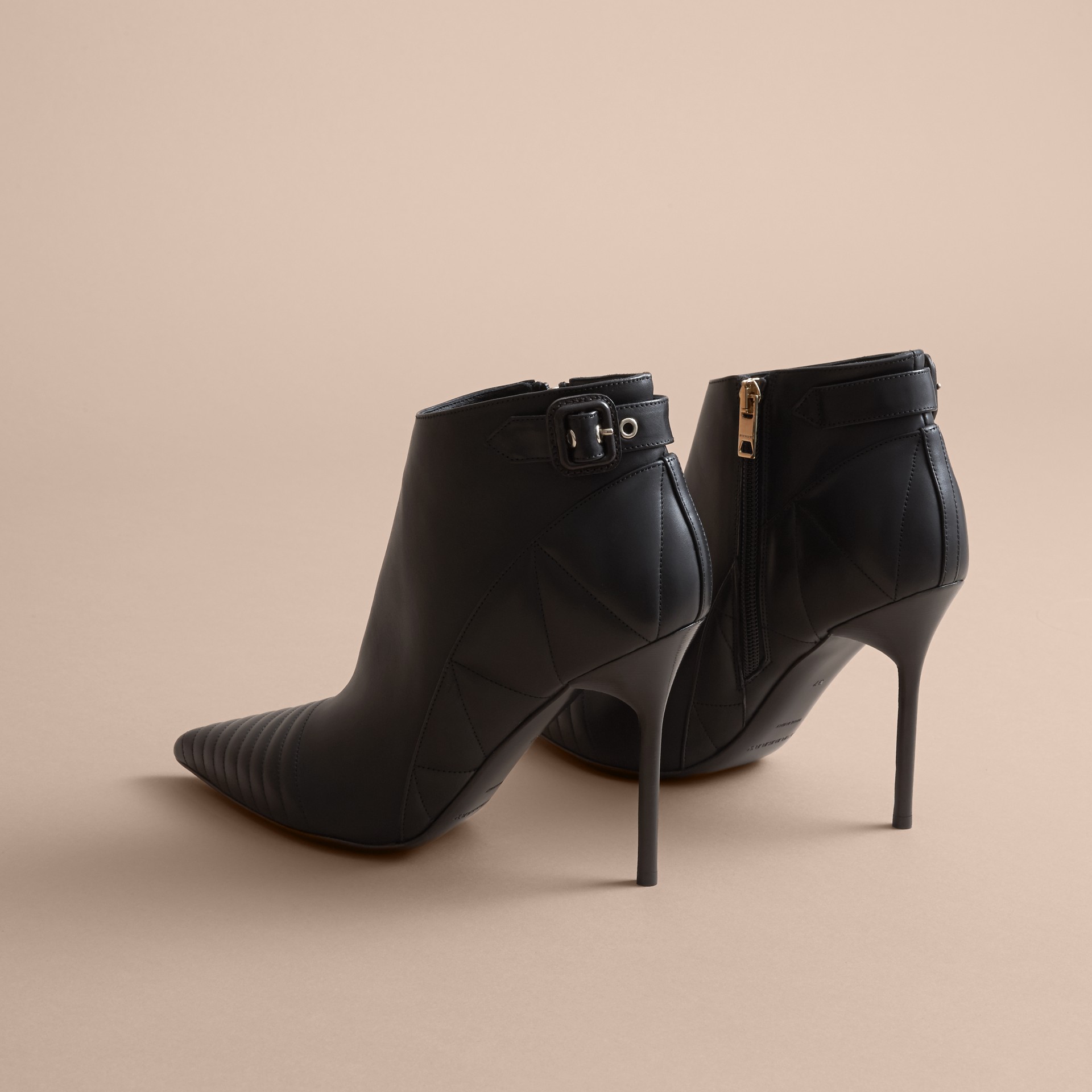 United States Discover the range of women’s boots from Burberry. Shop from a variety of luxury leather boots featuring platforms, biker boots, ankle and riding boots Burberry United States.