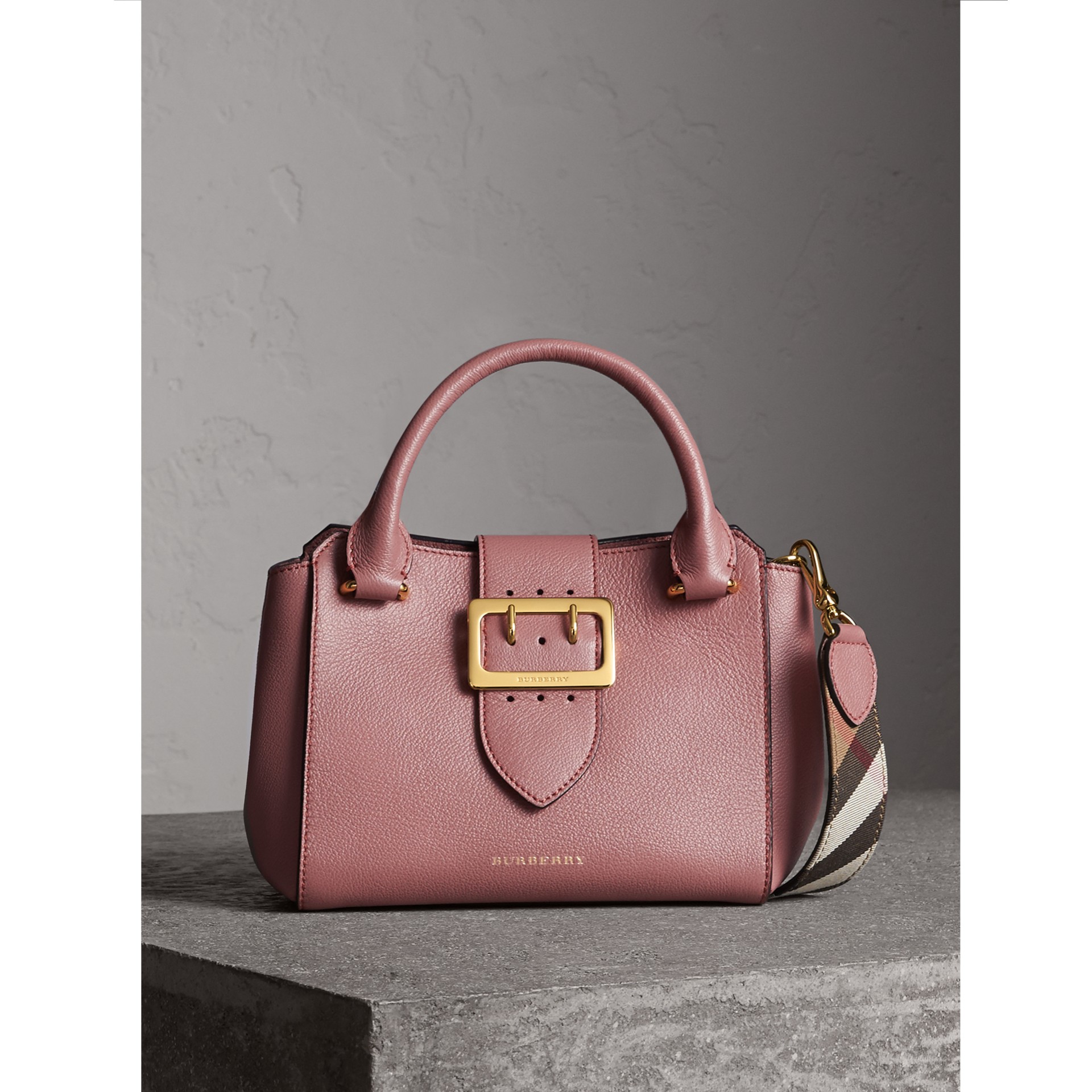 The Small Buckle Tote in Grainy Leather in Dusty Pink Women