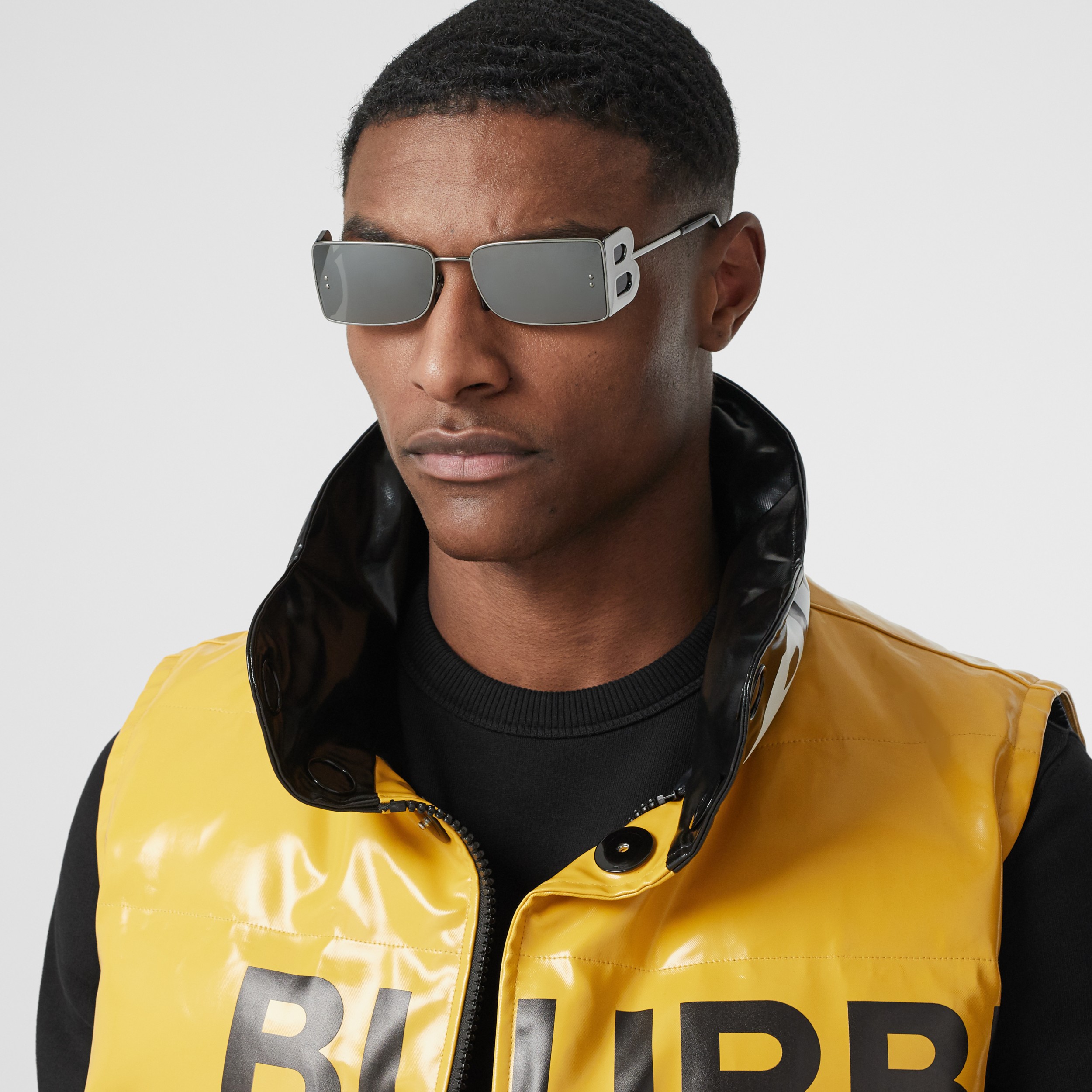 ‘B’ Lens Detail Rectangular Frame Sunglasses in Gunmetal Grey