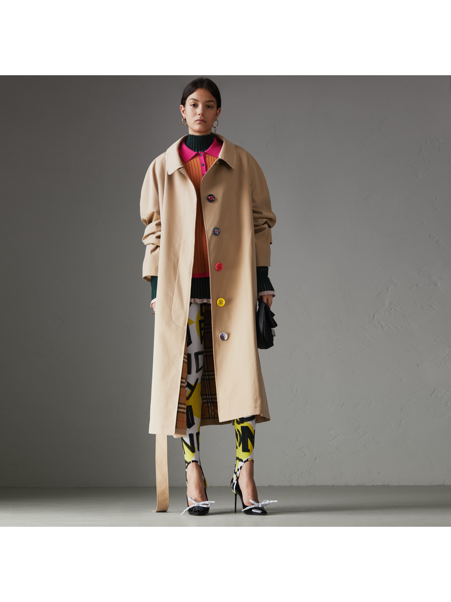 手绘纽扣轻薄嘎巴甸轻便大衣 产品图片01