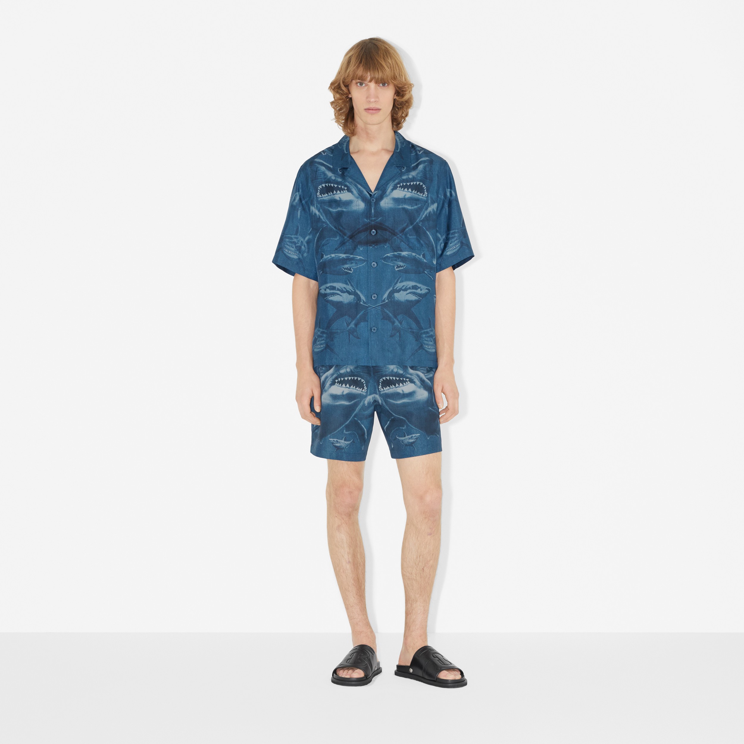 Pyjamaoberteil aus Seide mit Haifisch-Print (Sattes Marineblau) - Herren | Burberry® - 2