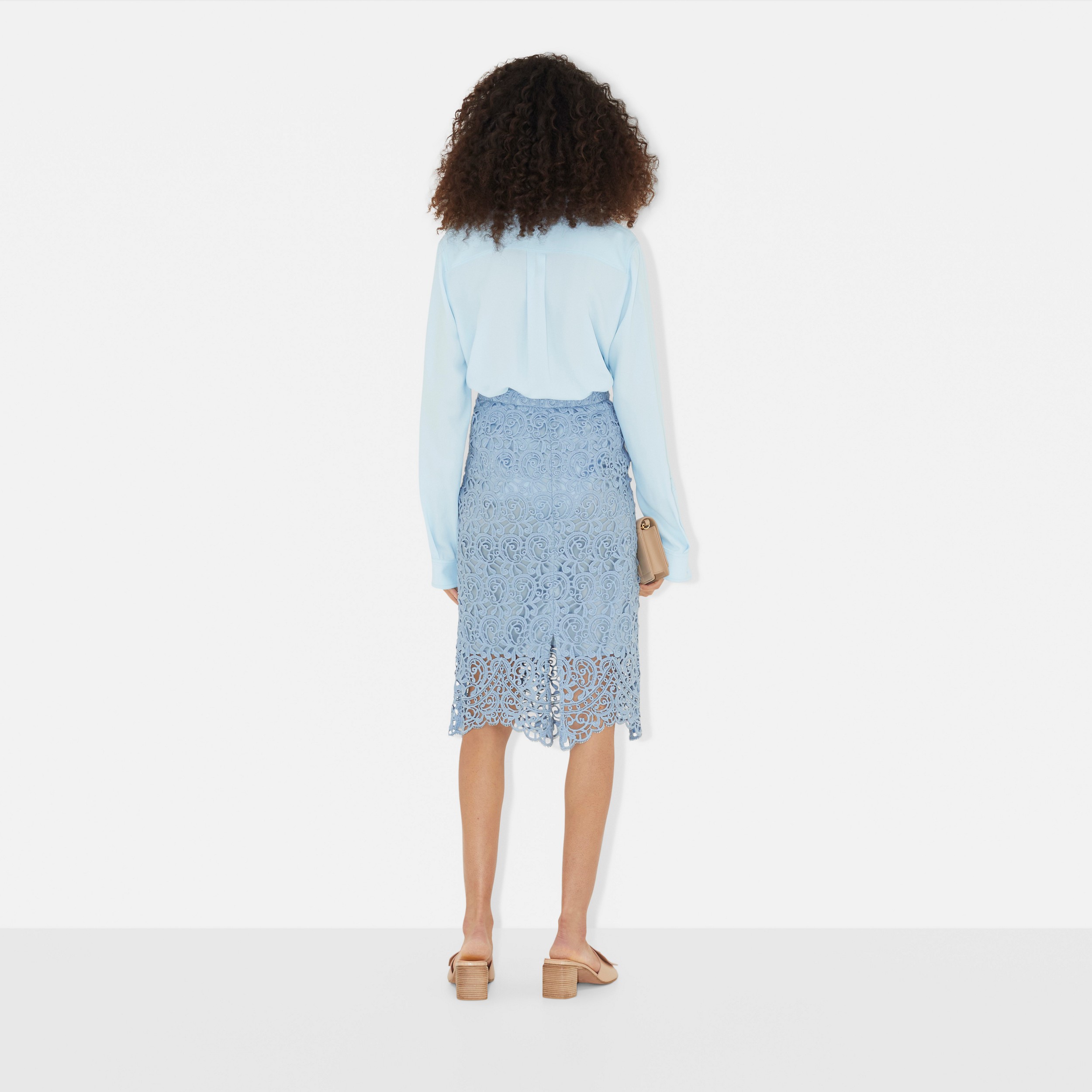 Camisa en viscosa con cuello de encaje (Azul Glaciar) - Mujer | Burberry® oficial - 4