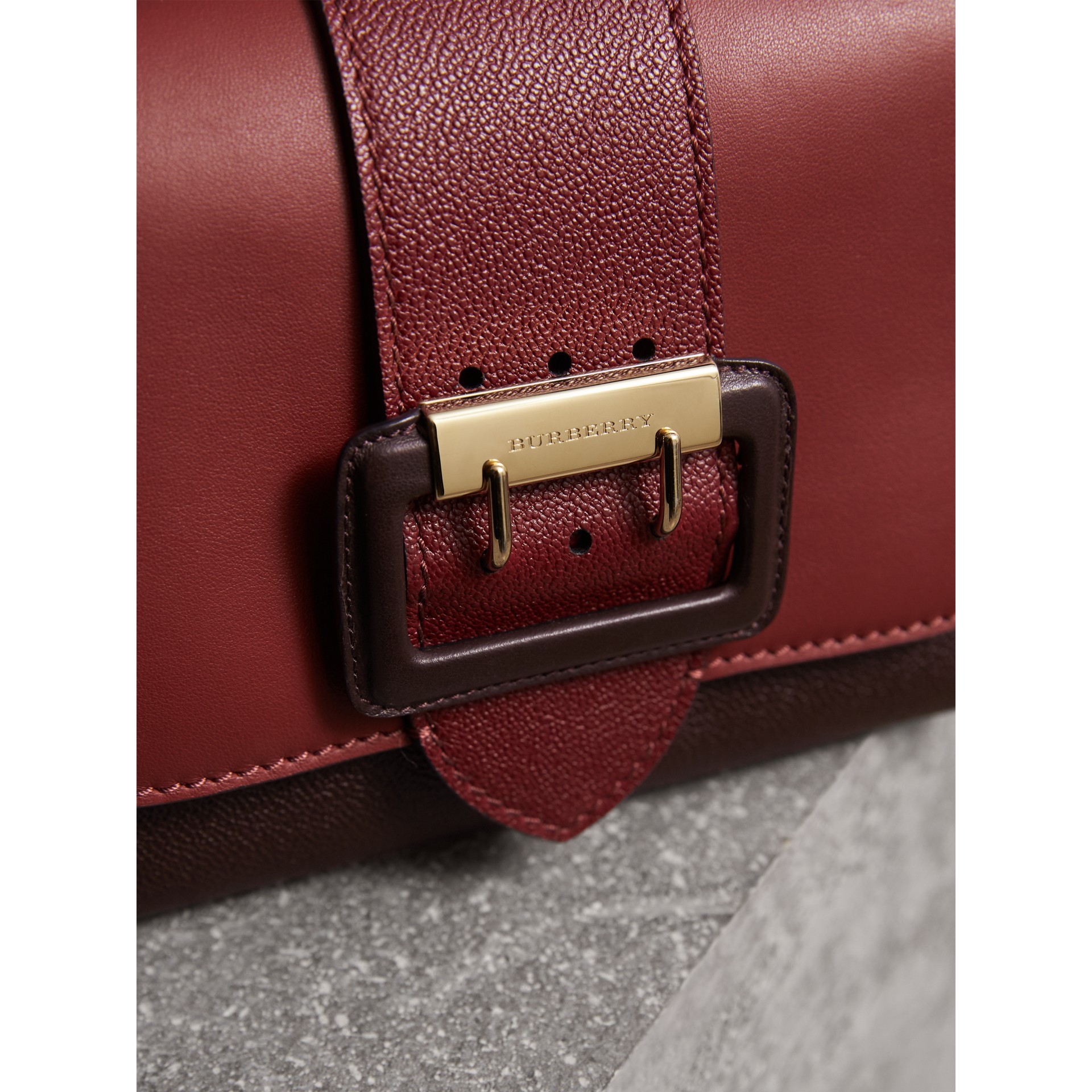 The Buckle Crossbody Bag in Colourblock Leather in Burgundy Women