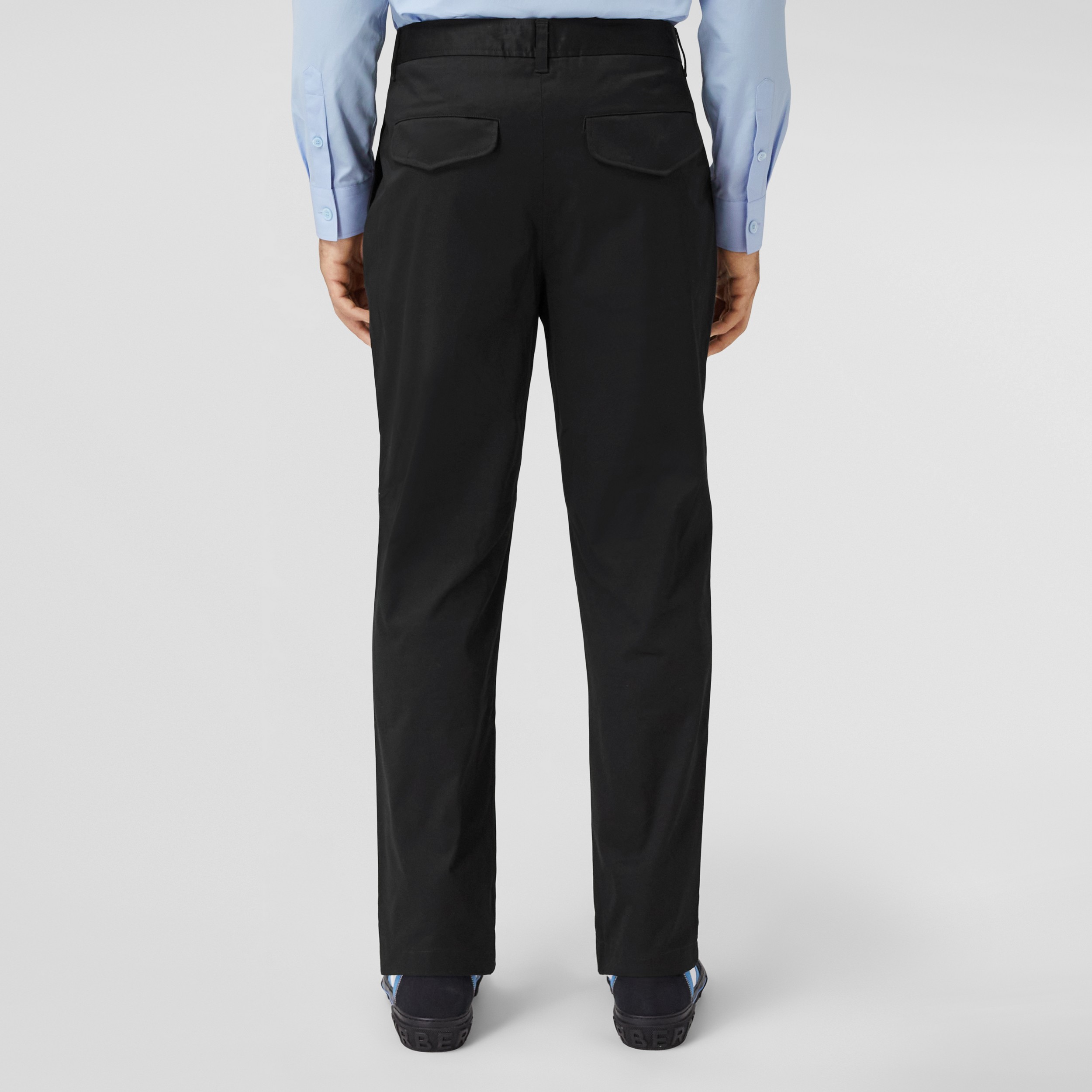Pantalones chinos entallados en algodón elástico con monograma (Negro) | Burberry® oficial - 3