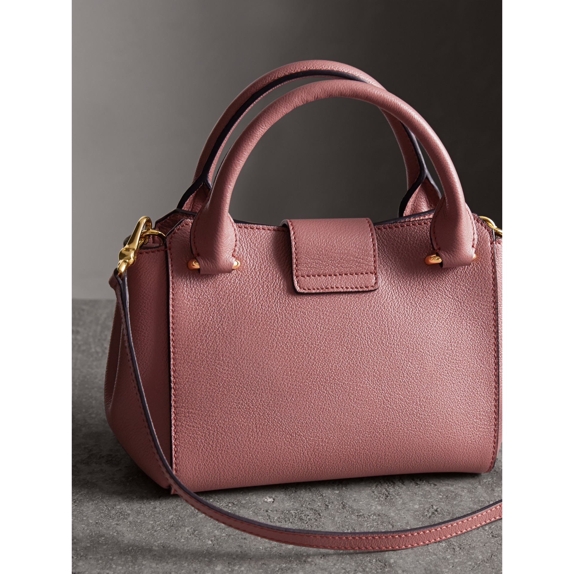 The Small Buckle Tote in Grainy Leather in Dusty Pink Women
