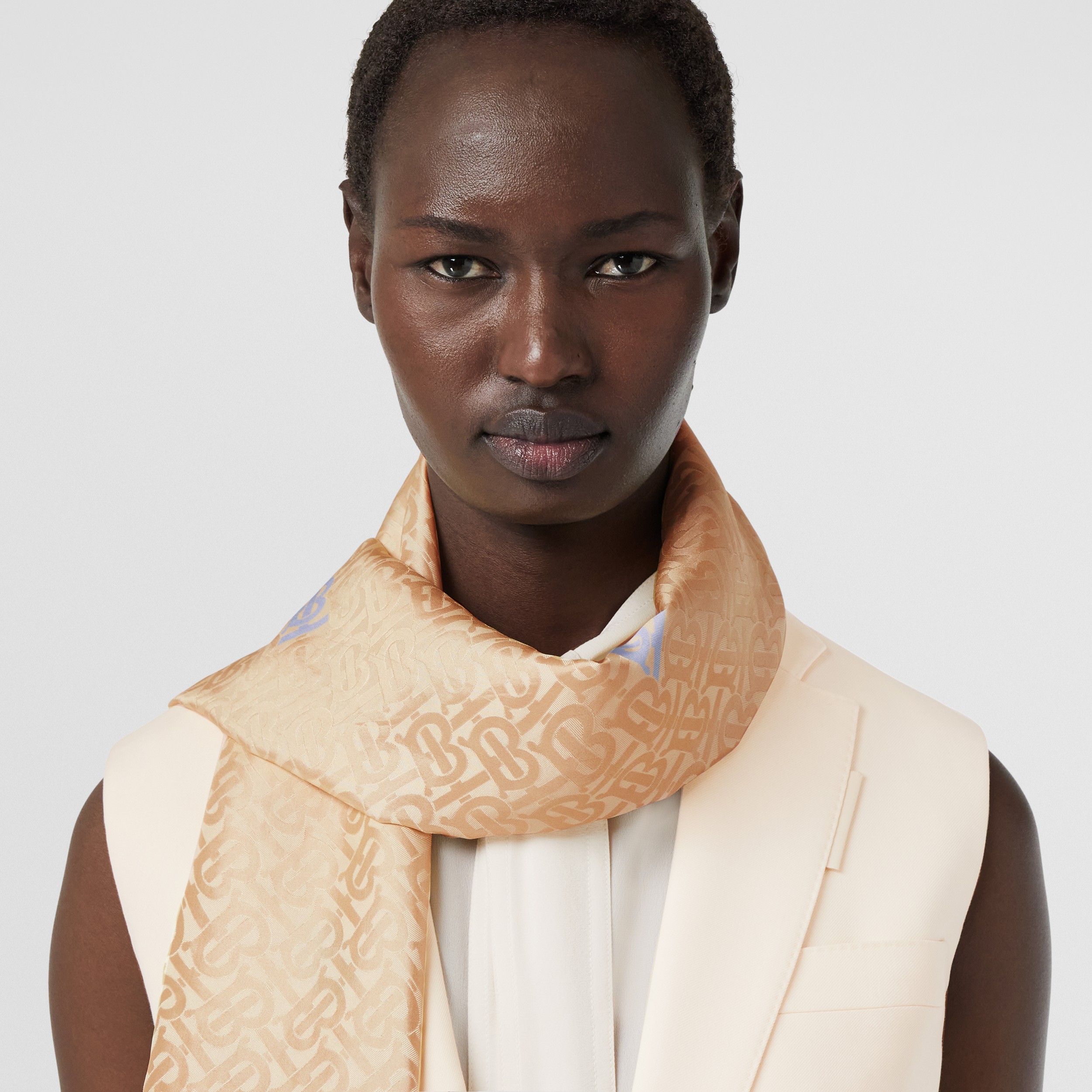Echarpe dupla face de seda com monograma em jacquard (Rosa/amarelo) | Burberry® oficial - 3