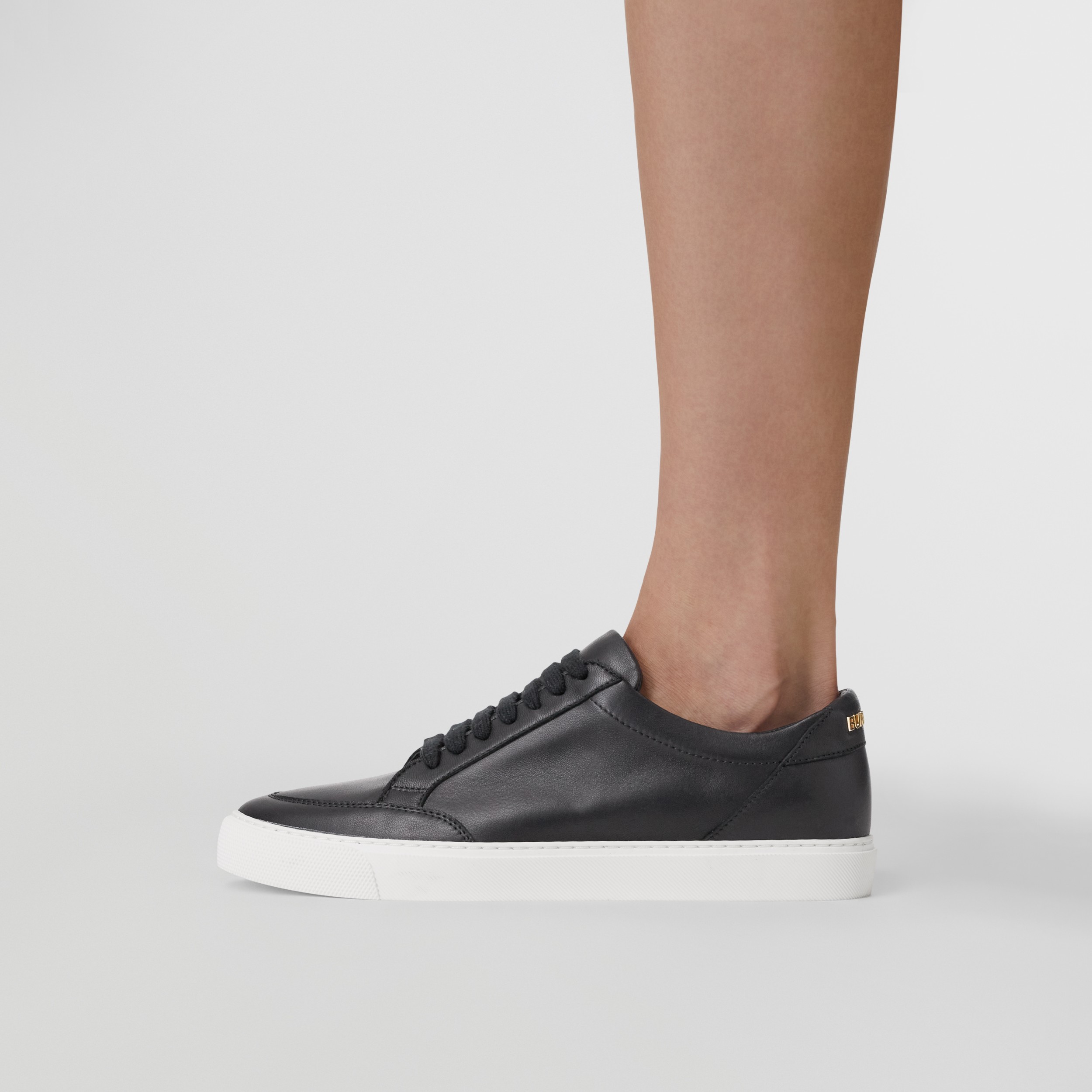Fyrretræ Ingen måde Glorious Logo Detail Leather Sneakers in Black - Women | Burberry