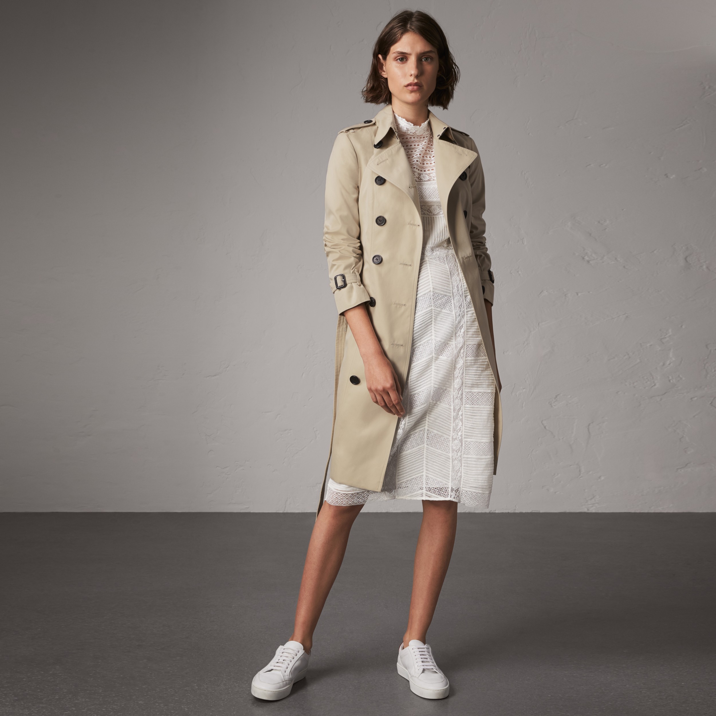 The Sandringham – Long Trench Coat in Stone - Women | Burberry United ...