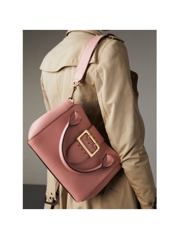 The Small Buckle Tote in Grainy Leather in Dusty Pink - Women ...