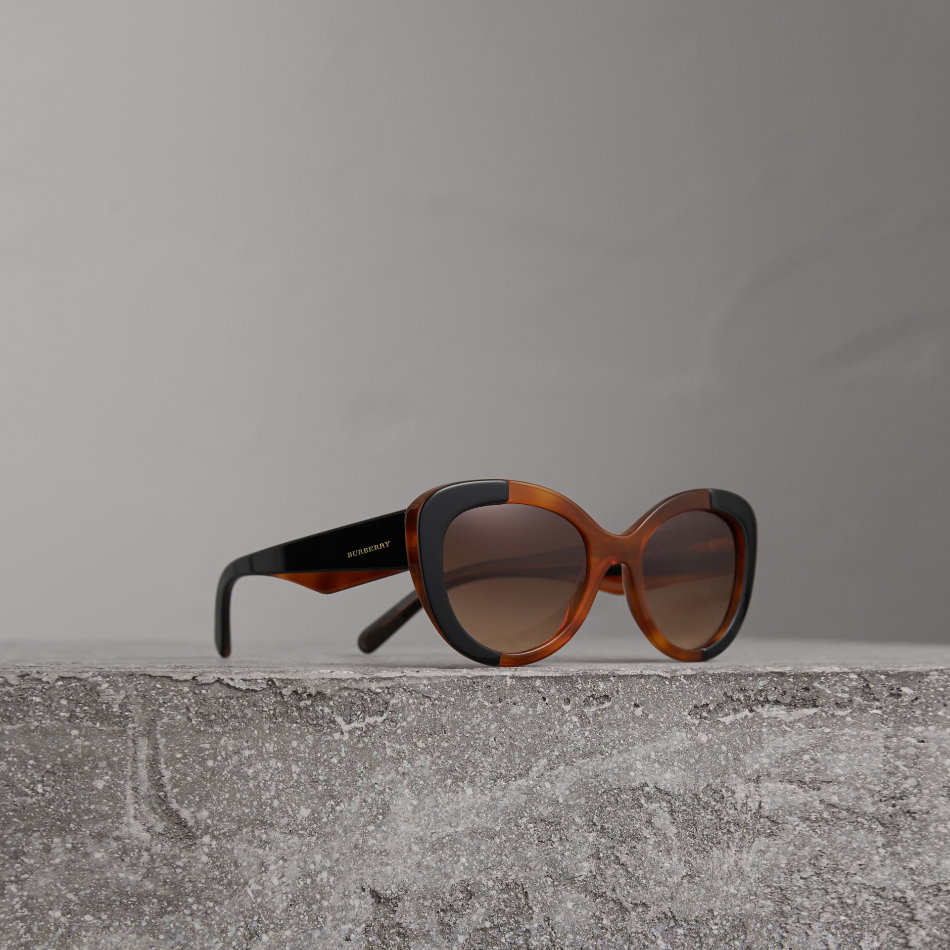 burberry round frame sunglasses