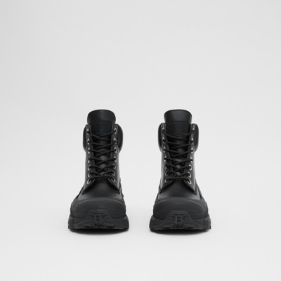 Contrast Sole Leather Boots in Black 
