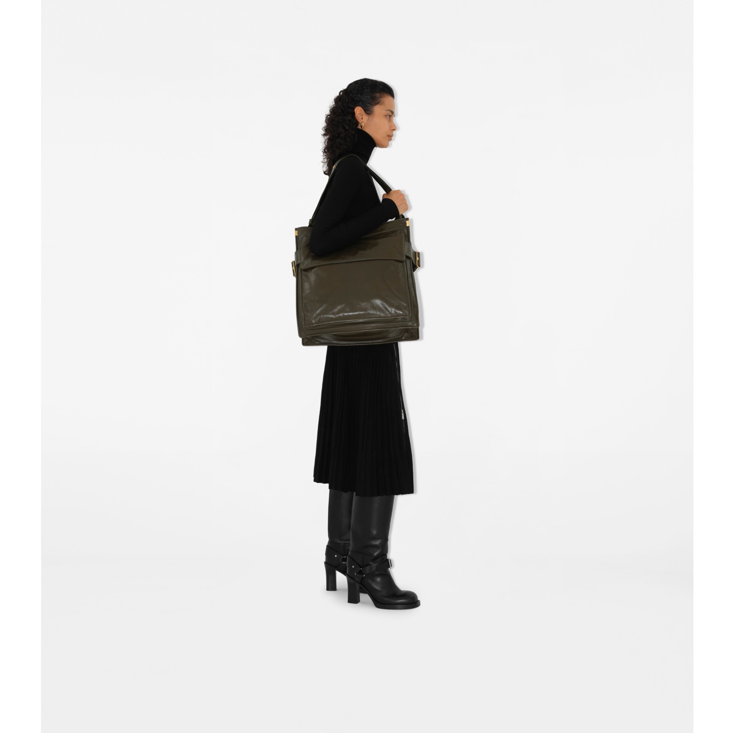 Tote Trench media