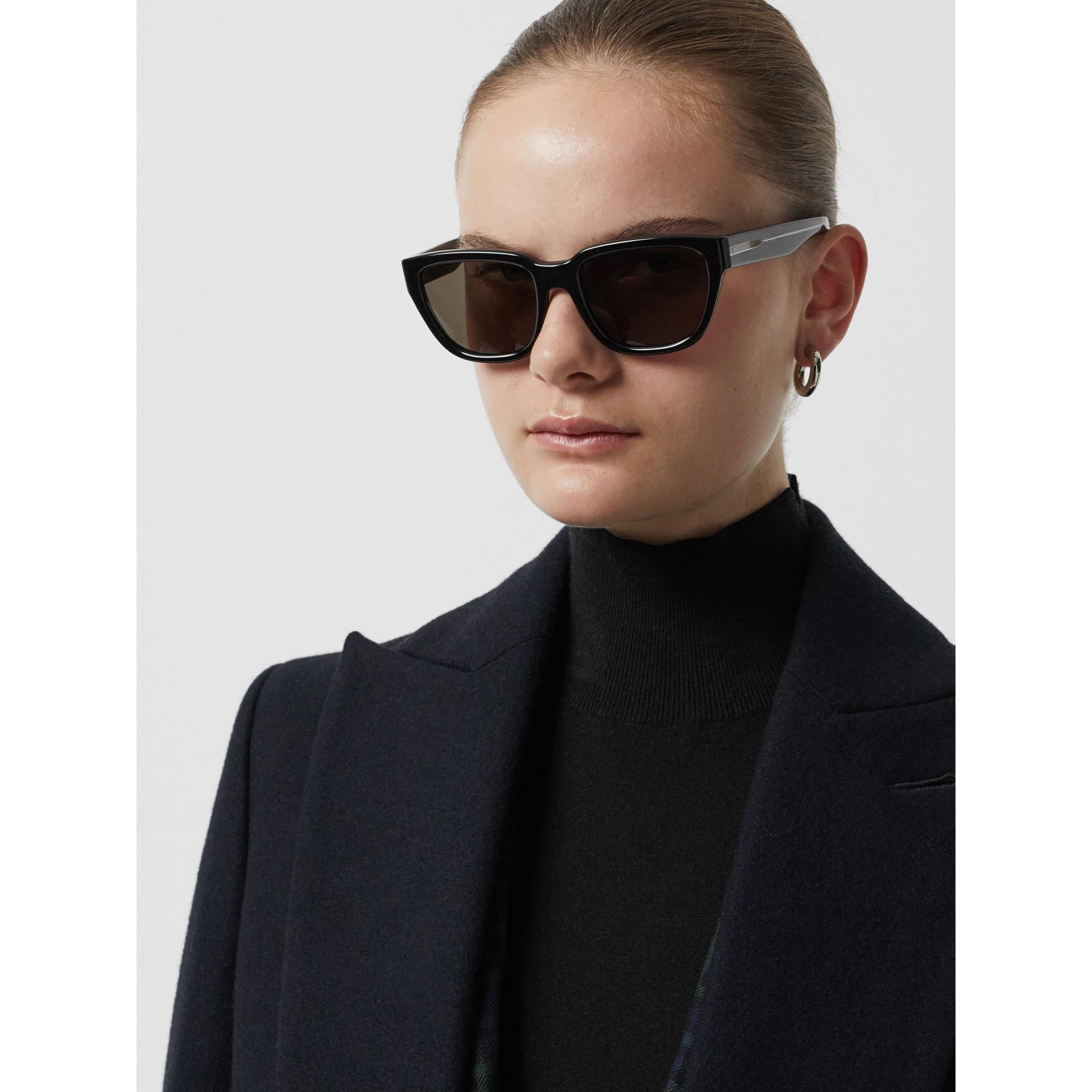 Square Frame Sunglasses in Black - Women | Burberry United States