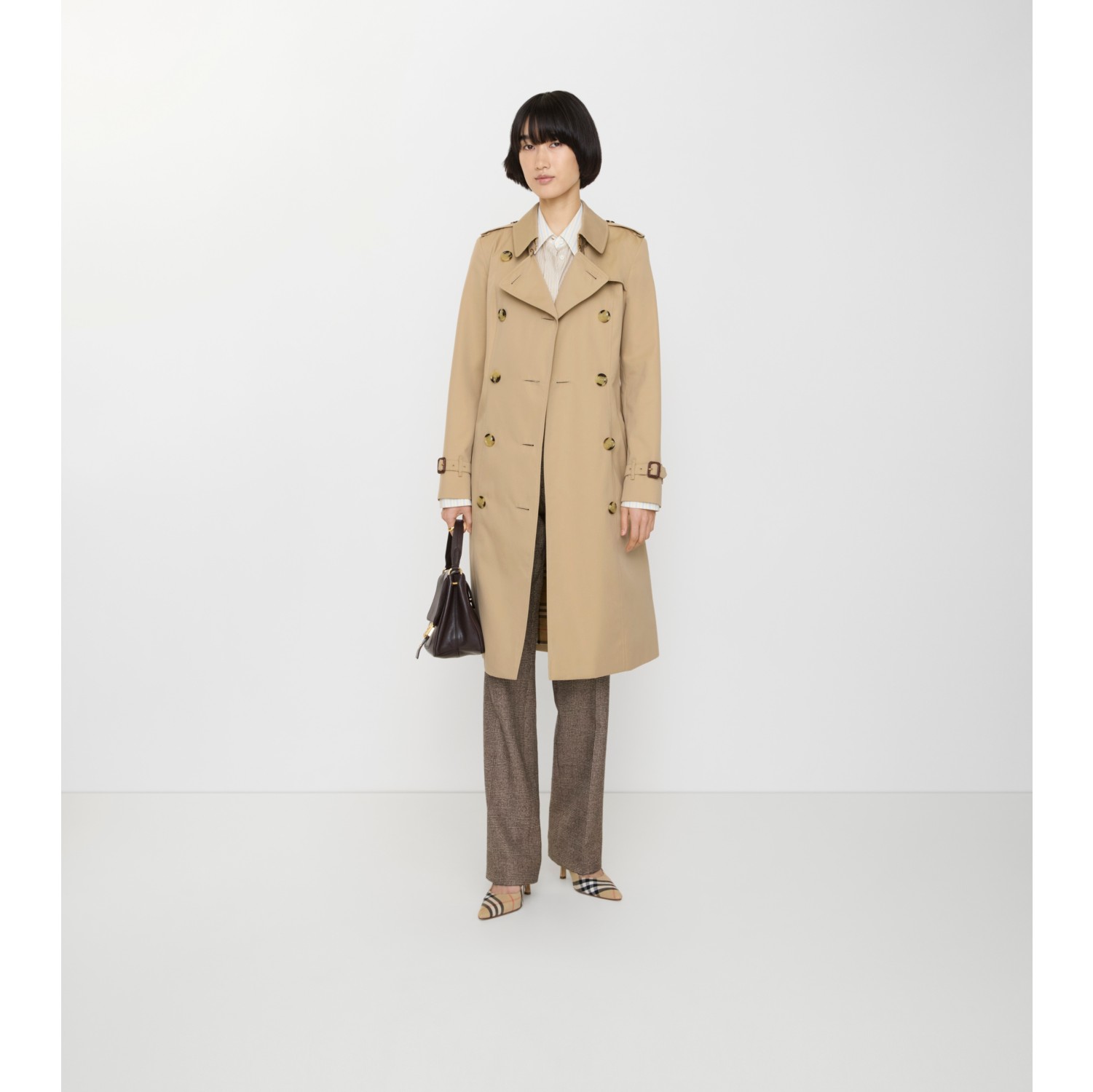 Long Chelsea Heritage Trench Coat in Honey beige - Women, Cotton Gabardine | Burberry® Official